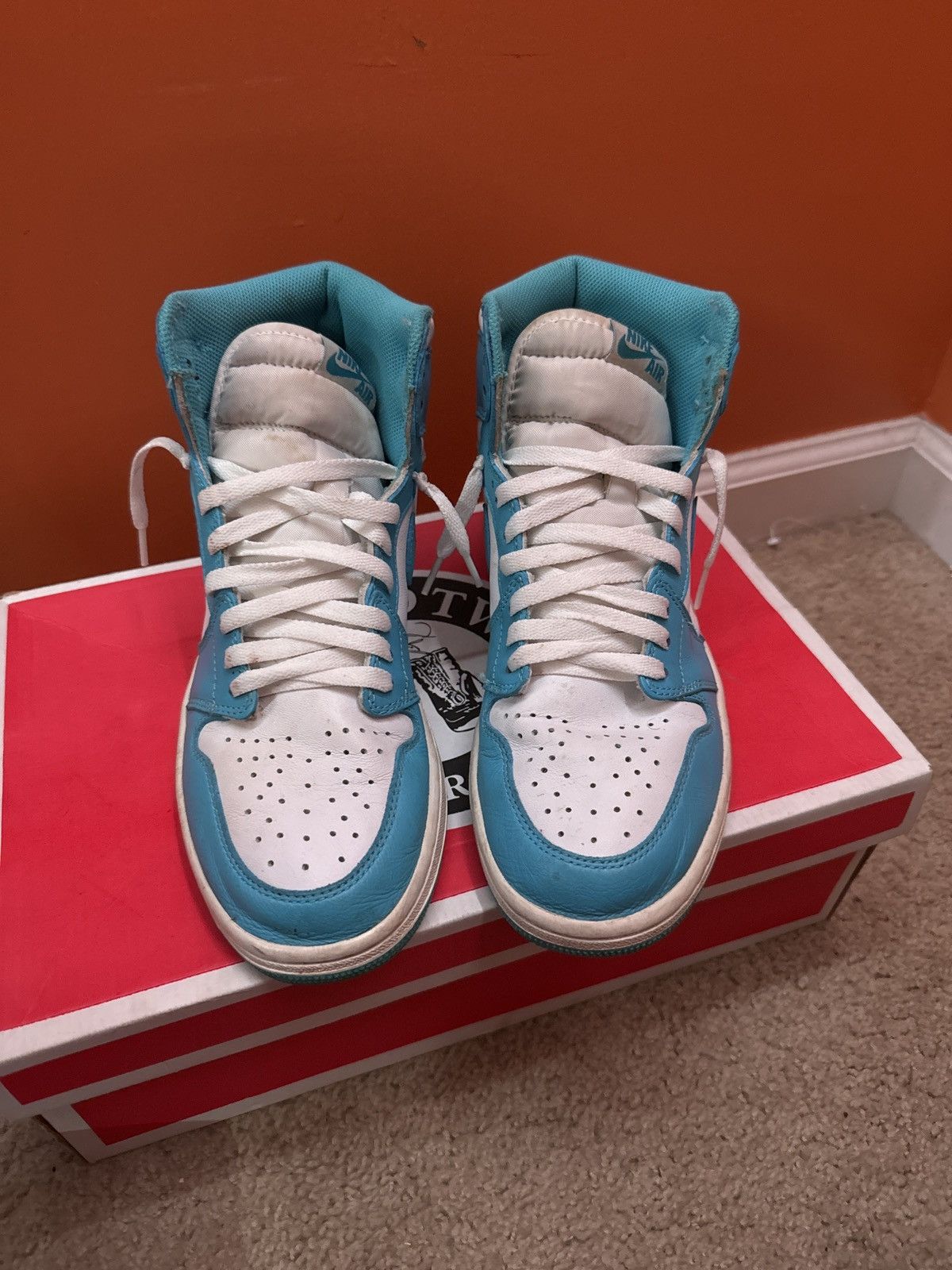 Jordan Brand Jordan 1 UNC Size US 9.5 / EU 42-43 - 3 Thumbnail