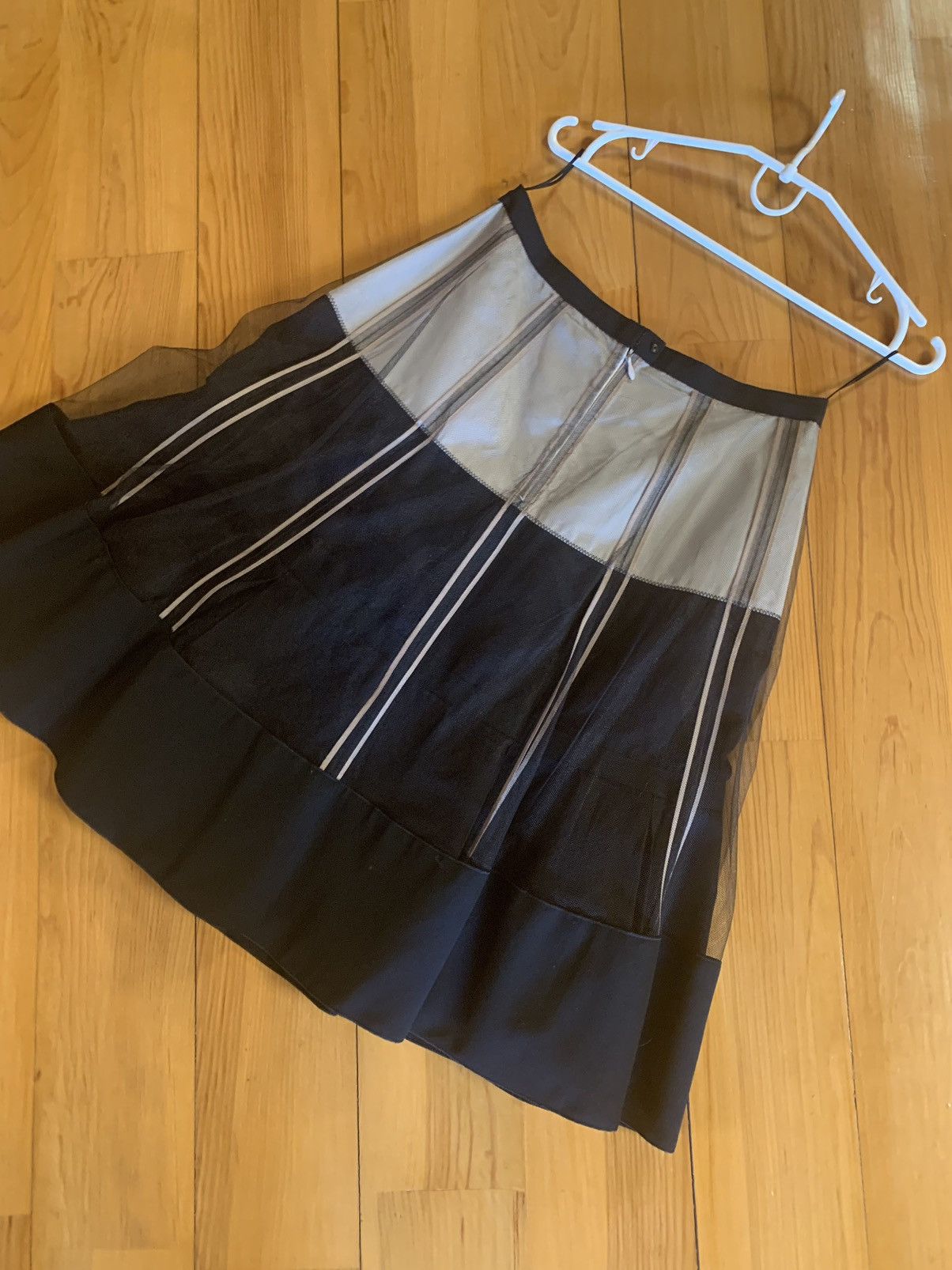 Louis Vuitton Louis Vuitton Legit Skirt Size 40" / US 18 - 2 Thumbnail