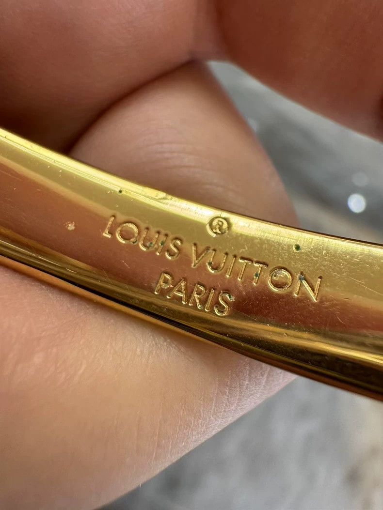 Louis Vuitton Louis Vuitton Full logo full print presbyopic gold bracele Size ONE SIZE - 4 Thumbnail