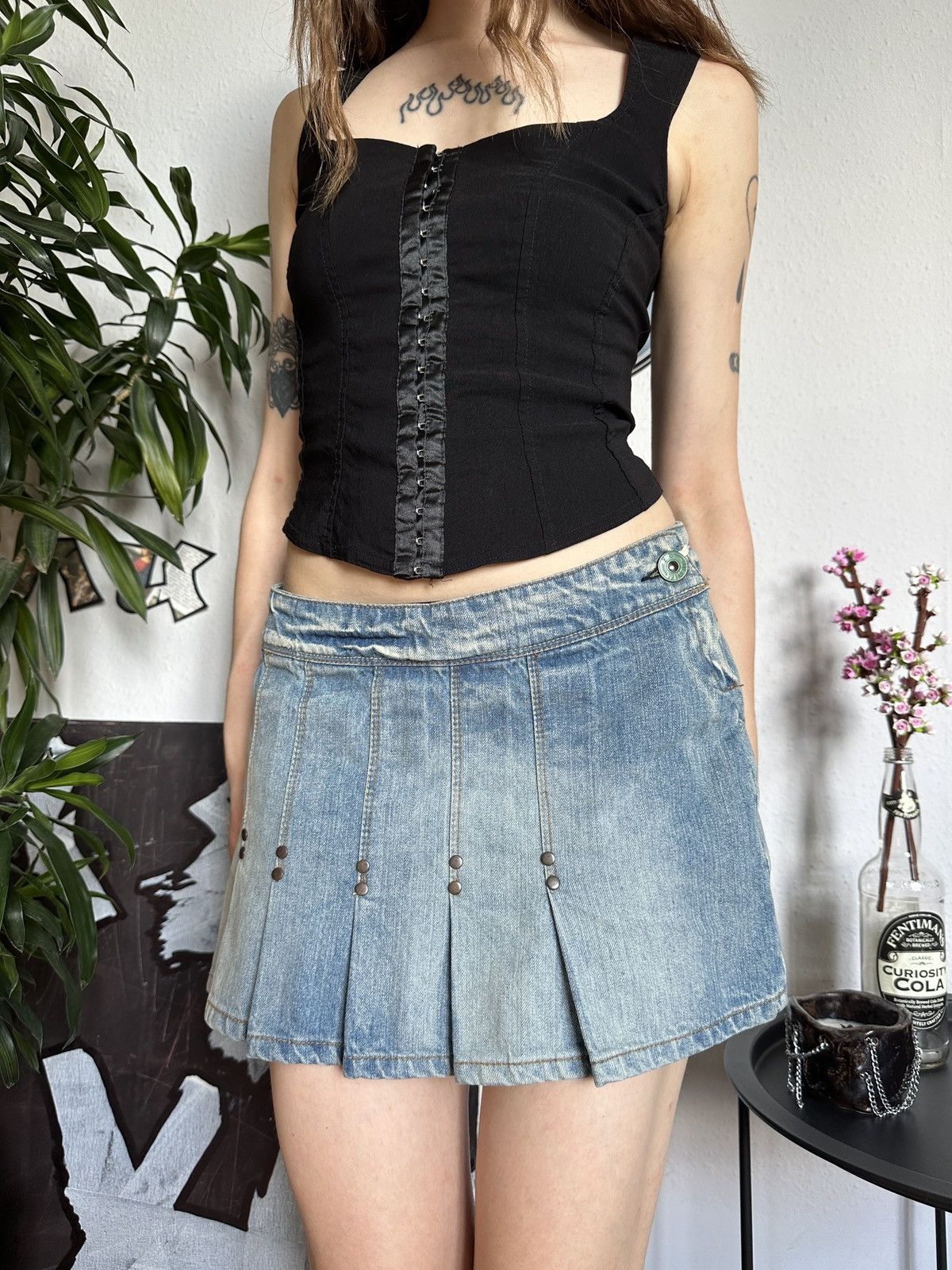 Beauty Beast × Japanese Brand Fishbone Vintage micro pleated asymmetrical mini denim skirt Size 30" / US 8 / IT 44 - 1 Thumbnail