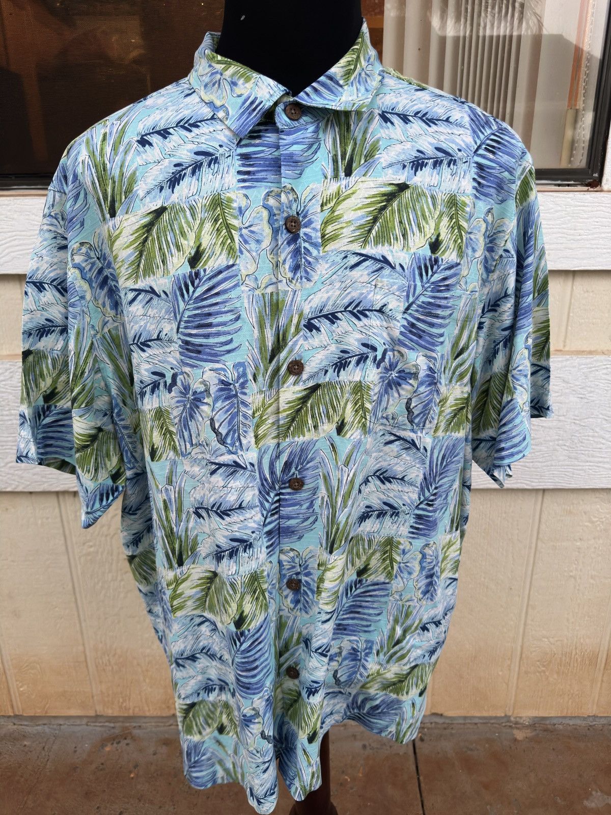Tommy Bahama PreOwned Tommy Bahama Hawaiian Print Blue/Green Men's XL Size US XL / EU 56 / 4 - 1 Thumbnail