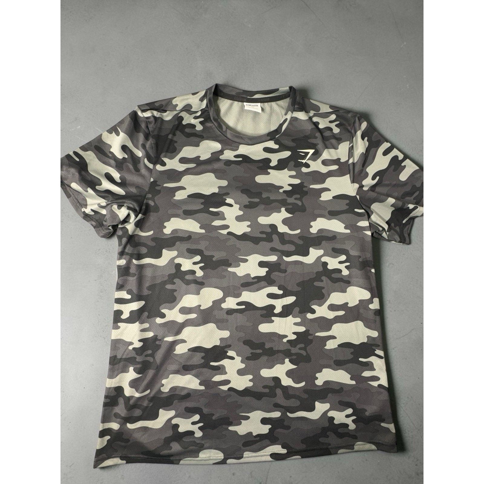 Gymshark Gymshark Shirt Mens XL Gray Camo Athletic Short Sleeve Size US XL / EU 56 / 4 - 1 Thumbnail
