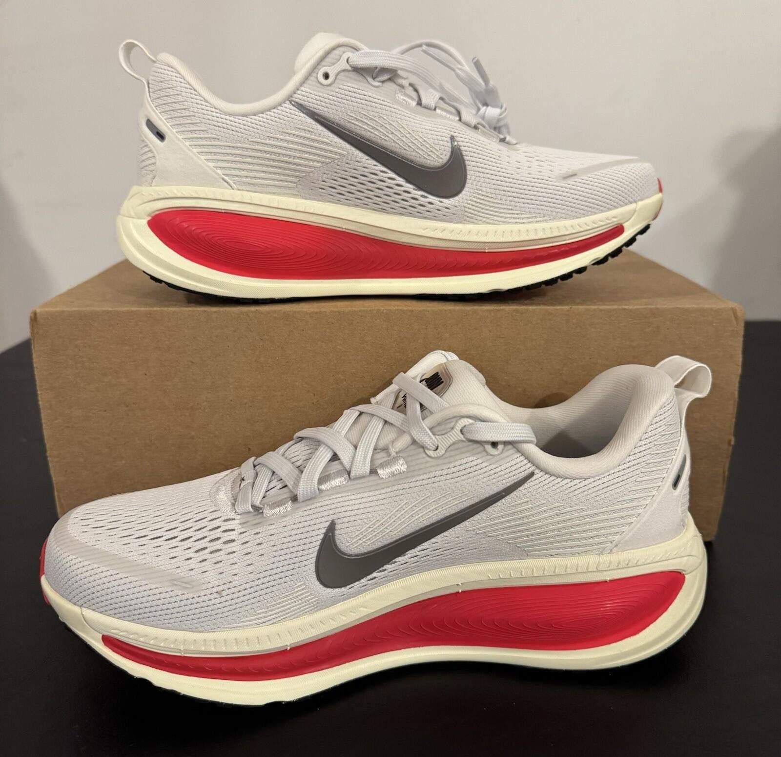Nike Size 7 - Nike Vomero 18 Platinum Tint Siren Red Size US 7 / EU 40 - 3 Thumbnail