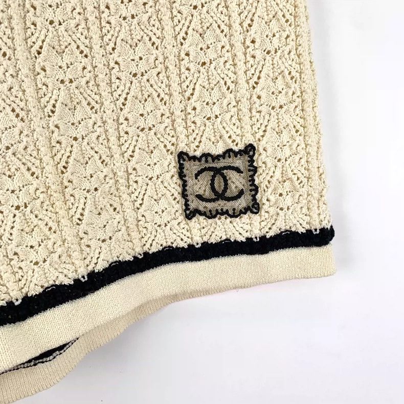 Chanel Chanel 24 Spring and Summer Preview Series Beige Logo Doubl Size 42" / US 20 - 4 Thumbnail