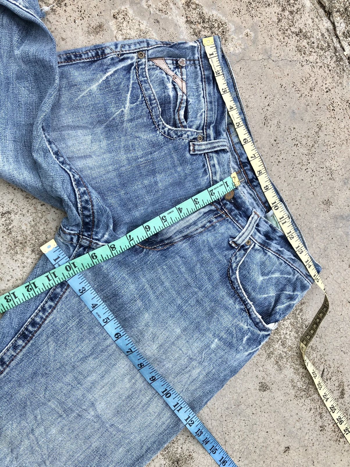 Ariat WASHED BLUE DISTRESSED DENIM BY ARIAT Size US 31 - 6 Thumbnail