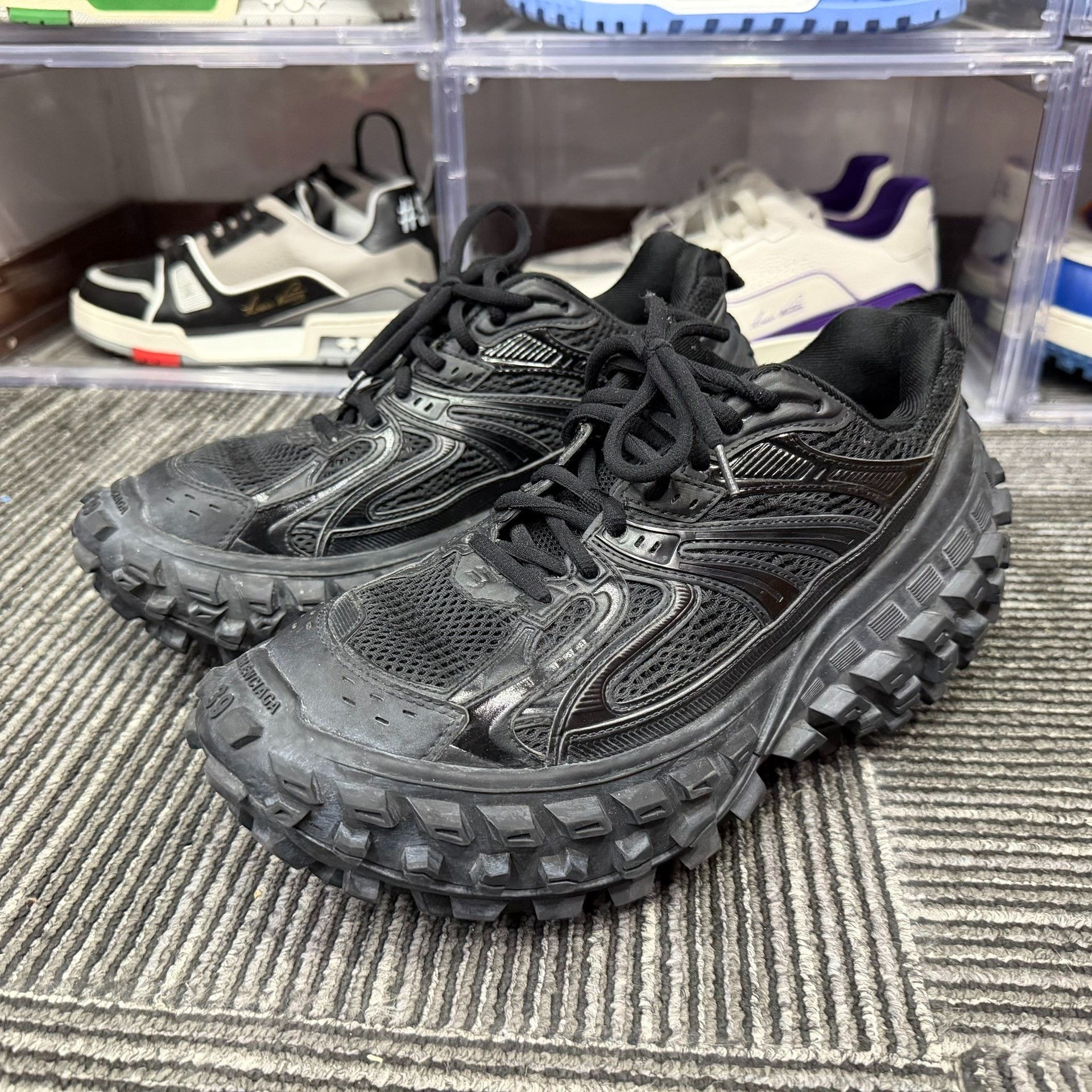 Balenciaga Balenciaga Distressed Black Lowtop Sneakers 6.5 Men Size US 6.5 / EU 39-40 - 1 Thumbnail