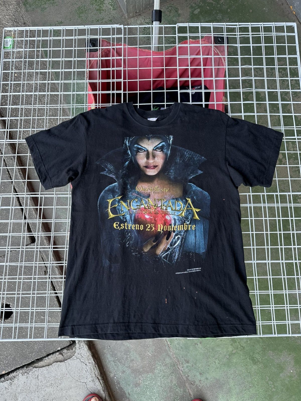 Disney Rare!! Disney Enchanted Movie Promo 2007s Tee Size US M / EU 48-50 / 2 - 1 Thumbnail