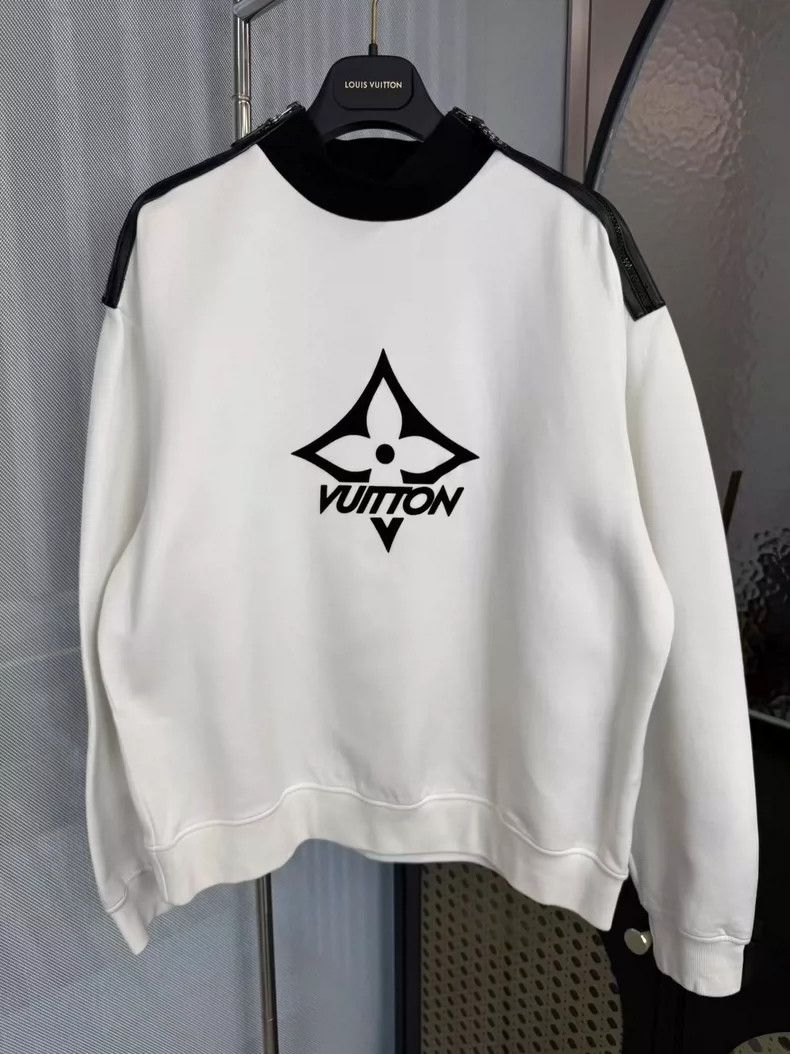 Louis Vuitton Louis Vuitton big logo on white chest sweatshirt Size US M / EU 48-50 / 2 - 1 Thumbnail