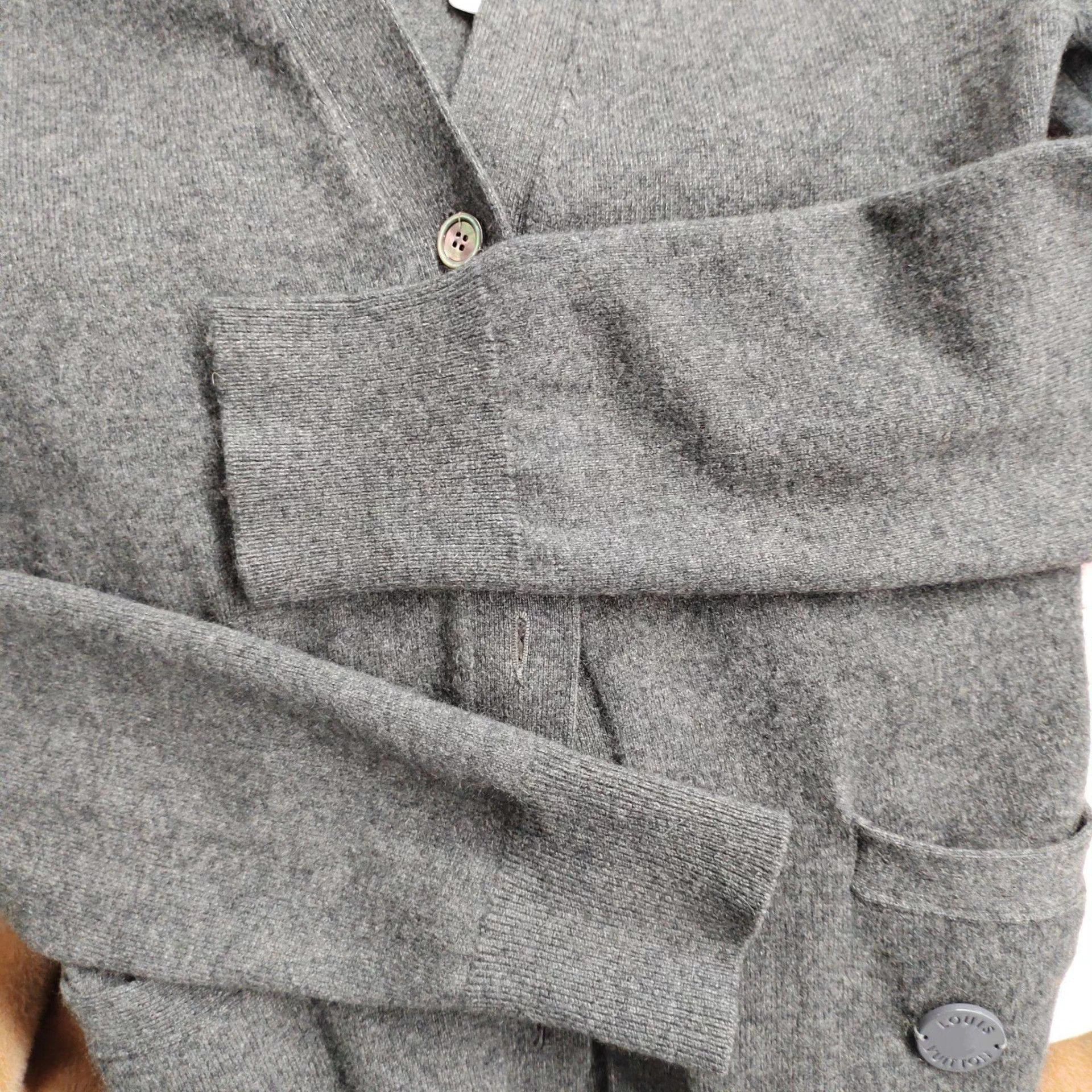Louis Vuitton Louis Vuitton Gray Cashmere Sweater XS Size Size US XS / EU 42 / 0 - 6 Thumbnail