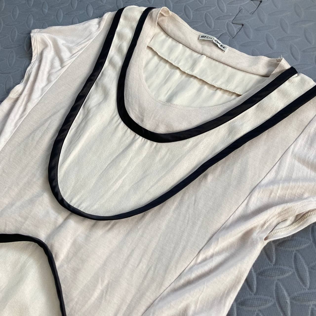 Issey Miyake 2010 Ready-To-Wear Fall Collection Piping Top Size S / US 4 / IT 40 - 8 Thumbnail