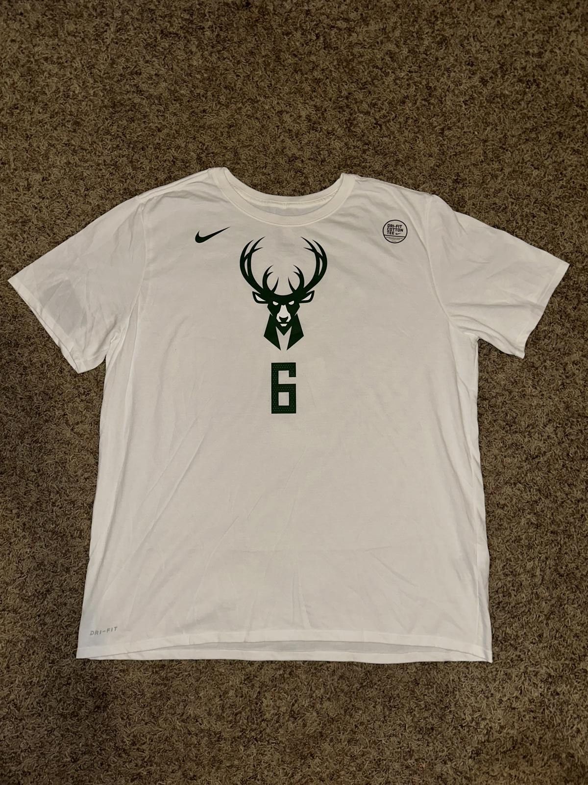 Nike Nike Men's NBA Milwaukee Bucks Andrew Bogut #6 Primary Team Logo T-Shirt Size US XXL / EU 58 / 5 - 1 Thumbnail