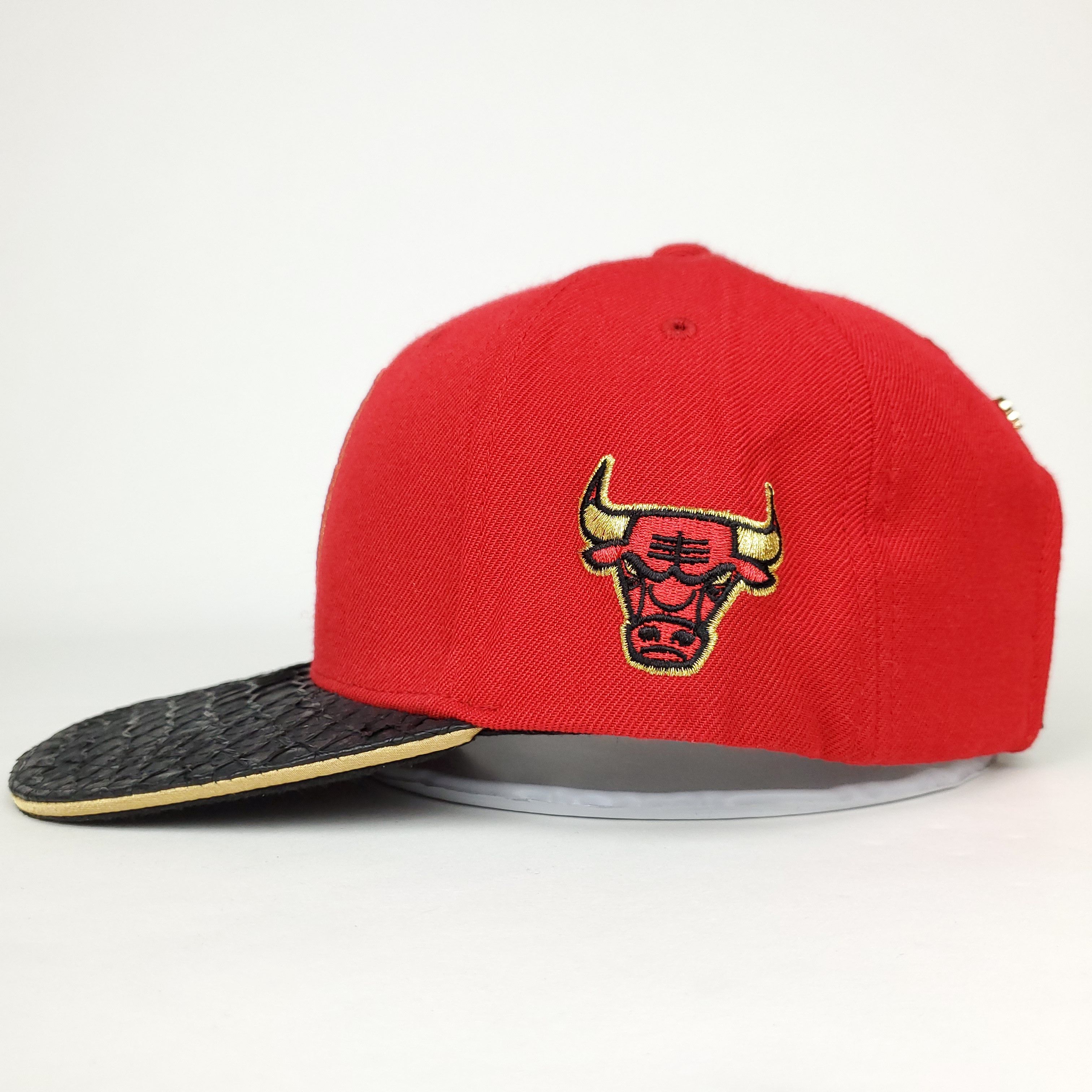 Mitchell & Ness Chicago Bulls Carp Skin Bill Strapback Hat Size ONE SIZE - 6 Thumbnail