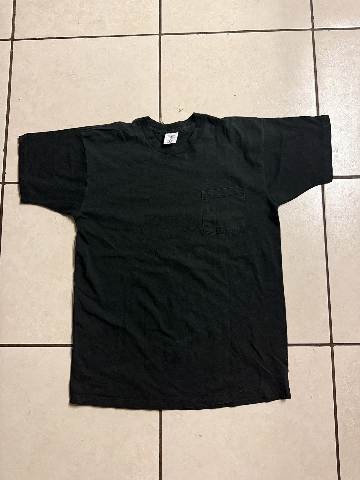Vintage Vintage 90s Black Pocket Tee Single Stitch Size US L / EU 52-54 / 3 - 1 Thumbnail