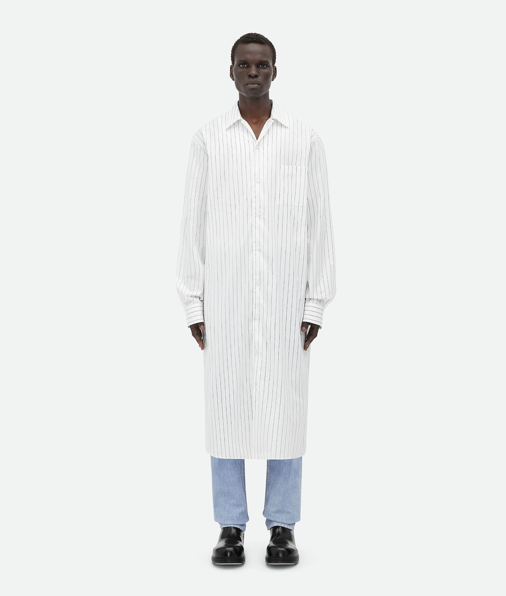 Bottega Veneta o1w1db10525 Pinstripe Poplin Long Shirt in White/Black Size US S / EU 44-46 / 1 - 1 Thumbnail