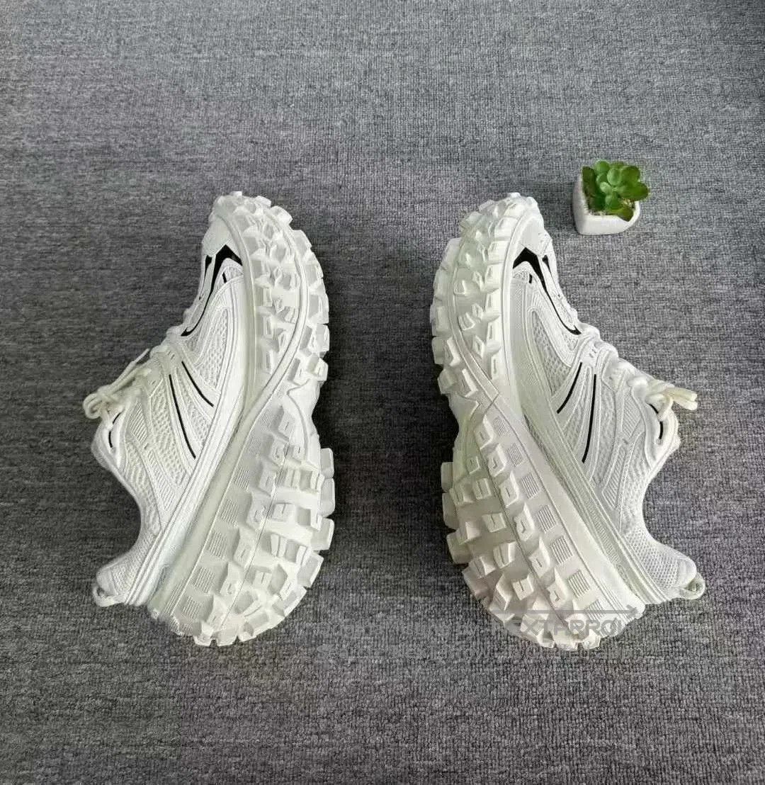 Balenciaga balenciaga double logo tire sneakers size 45. Size US 11 / EU 44 - 2 Thumbnail