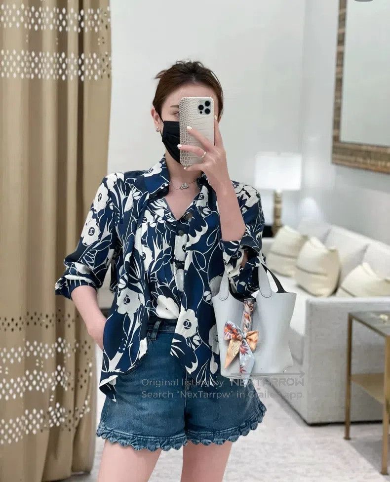 Chanel Chanel Camelia long-sleeved streamer silk printed shirt Size XXS / US 00 / IT 34 - 1 Thumbnail