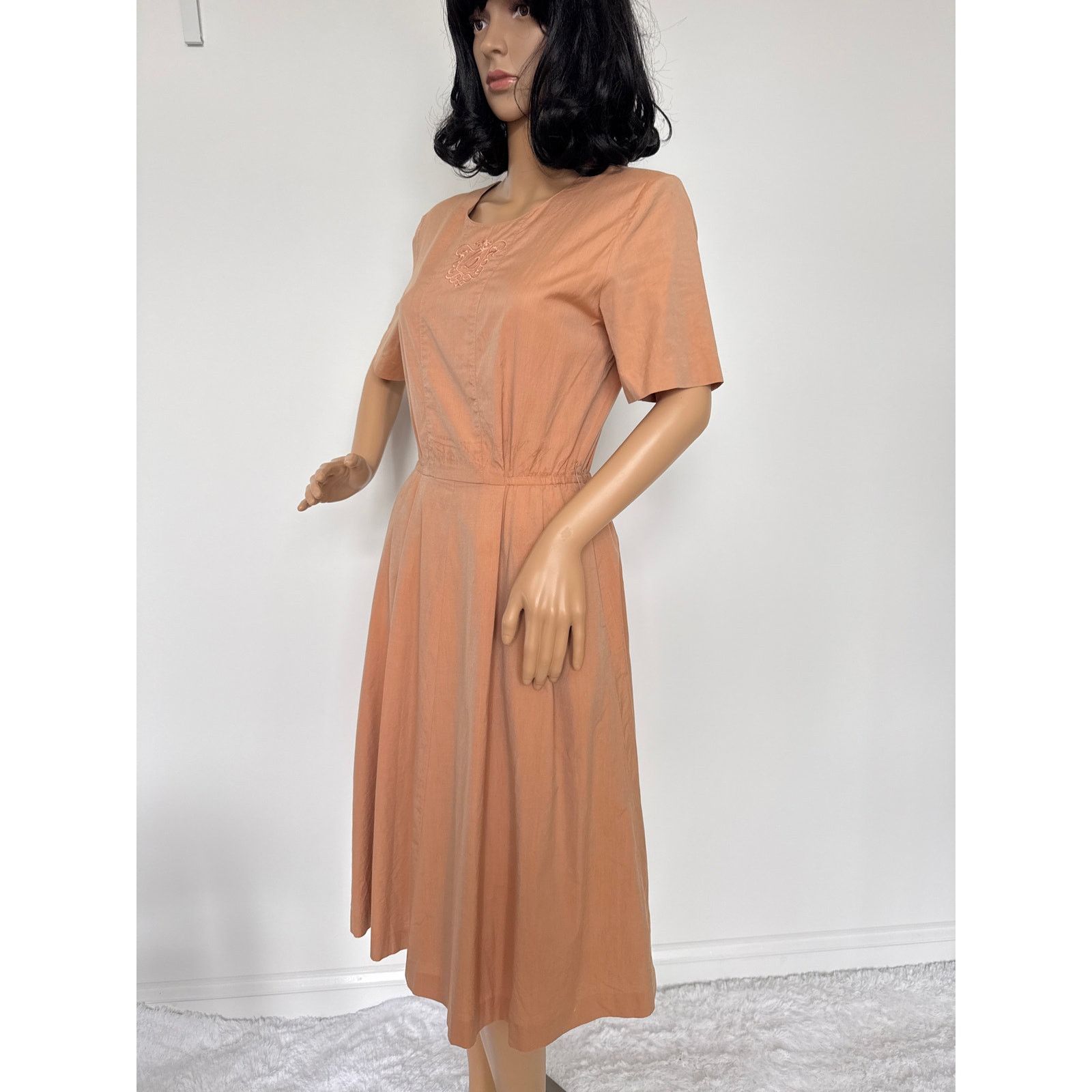 Burberry 70's Burberrys Tan day dress Embroidered Crest, size tab S Size S / US 4 / IT 40 - 7 Thumbnail