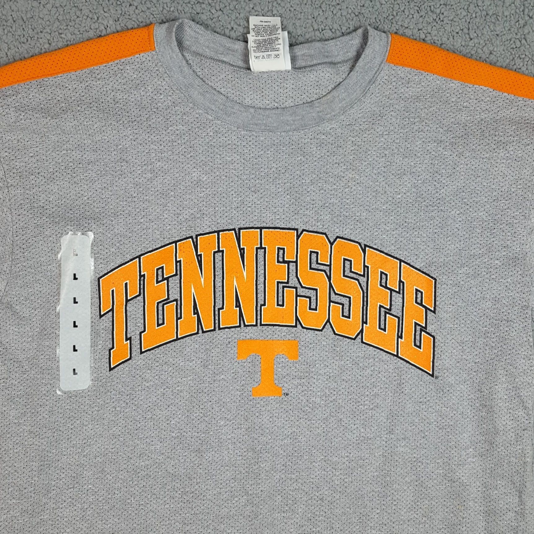 Vintage VINTAGE Tennessee Volunteers Y2K TN Vols T Shirt College Men’s Large gray 100% Cotton Jersey Embroidered Logo 90s 00s Sports Football Basketball Mens Size US L / EU 52-54 / 3 - 2 Thumbnail