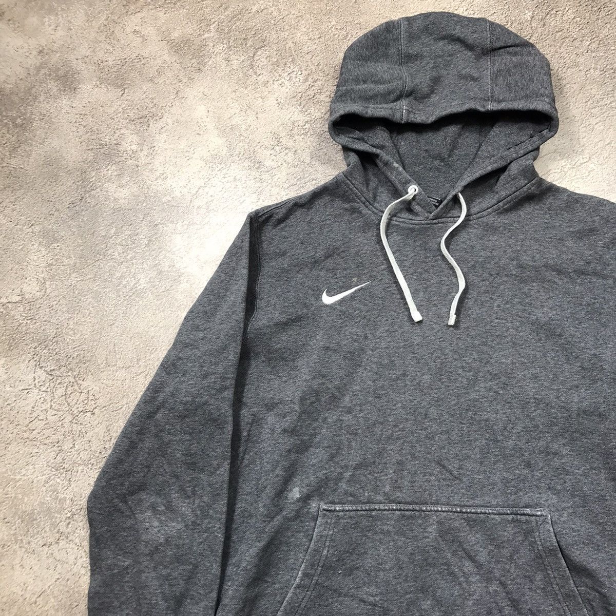 Vintage Vintage Nike Swoosh Hoodie Washed Grey Streetwear 90s XL Size US XL / EU 56 / 4 - 2 Thumbnail