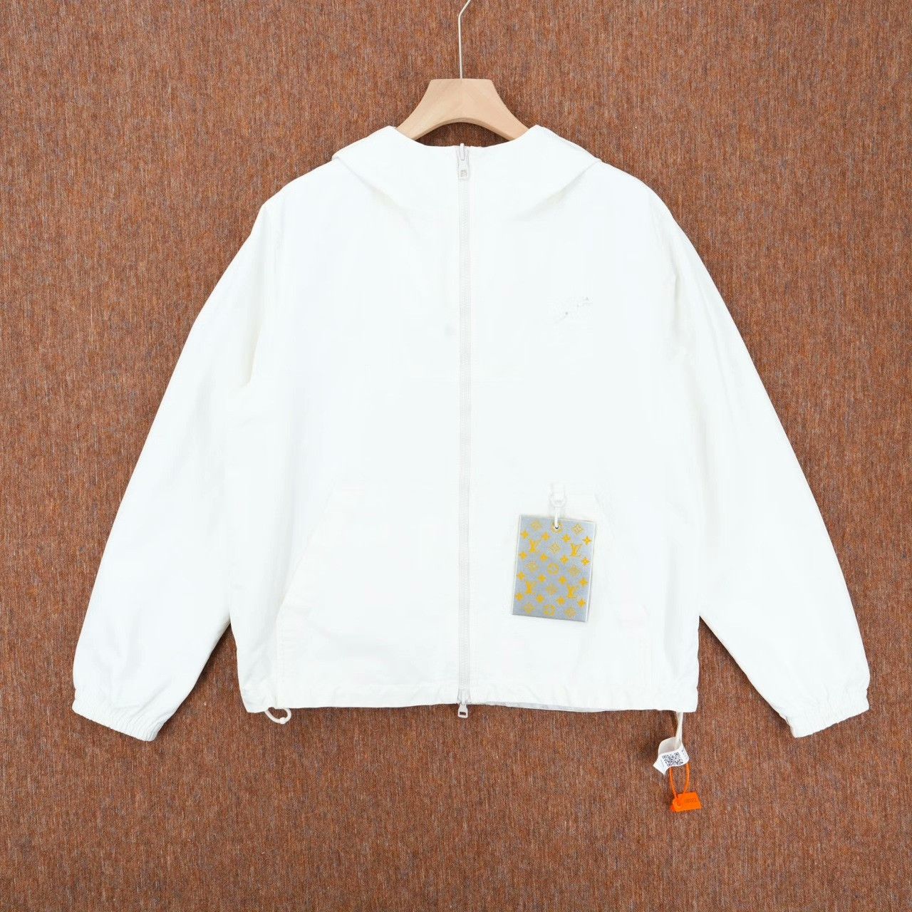 Louis Vuitton Louis Vuitton White Light Jacket 50 Men Size US XL / EU 56 / 4 - 1 Thumbnail