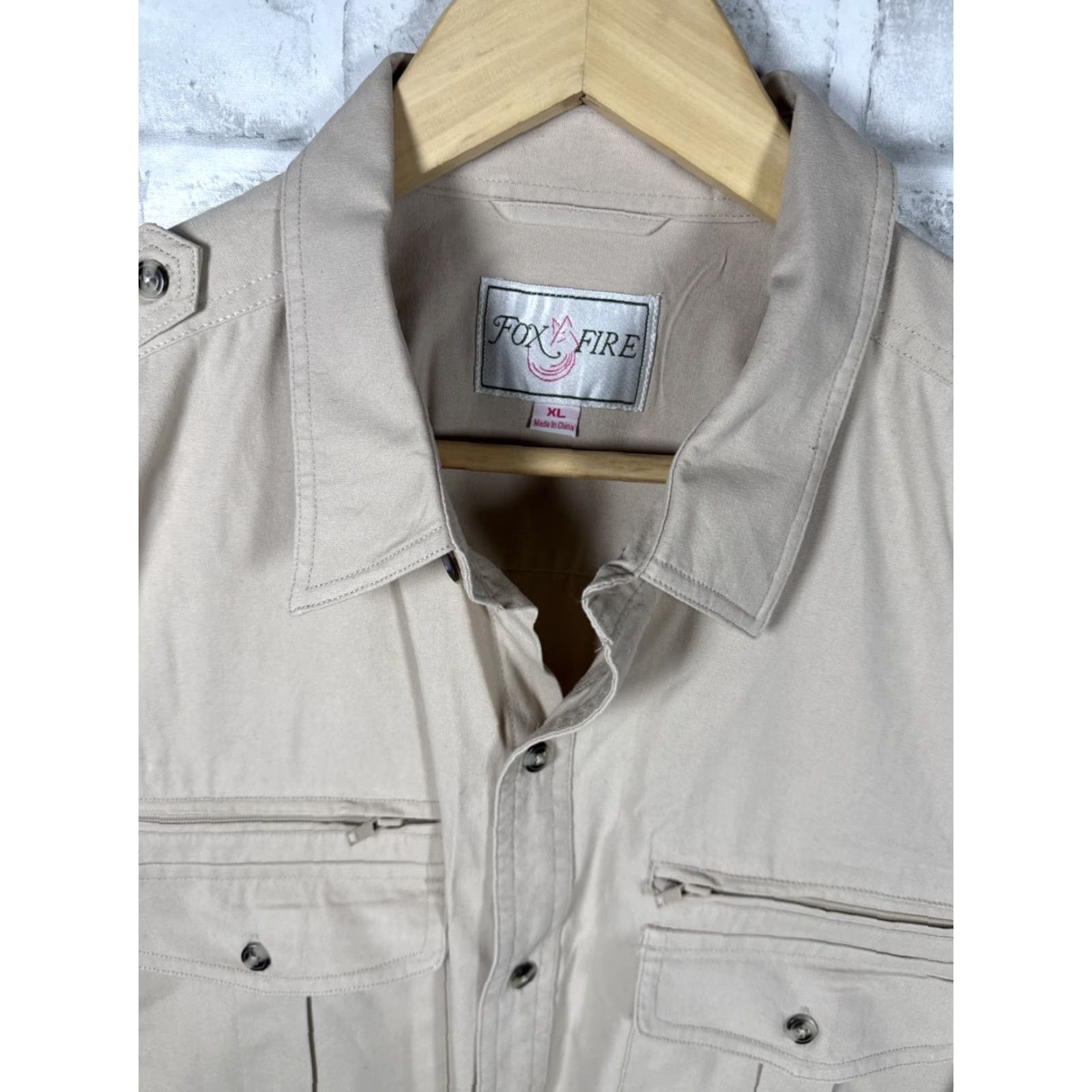 Vintage FOX FIRE Safari Travel Shirt Mens XL Brown Cotton with Zip Pockets Button up Size US XL / EU 56 / 4 - 2 Thumbnail