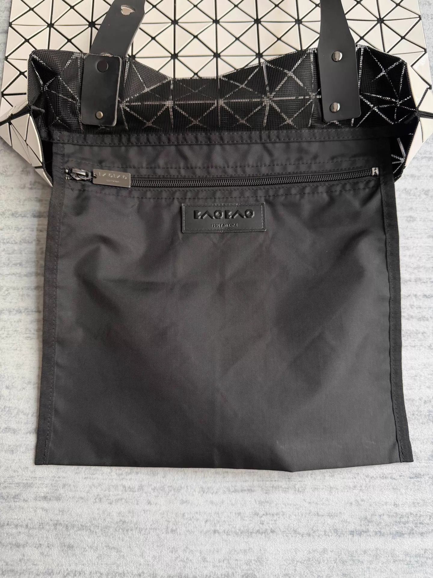Issey Miyake Issey Miyake 10-pocket white shoulder tote Size ONE SIZE - 7 Thumbnail