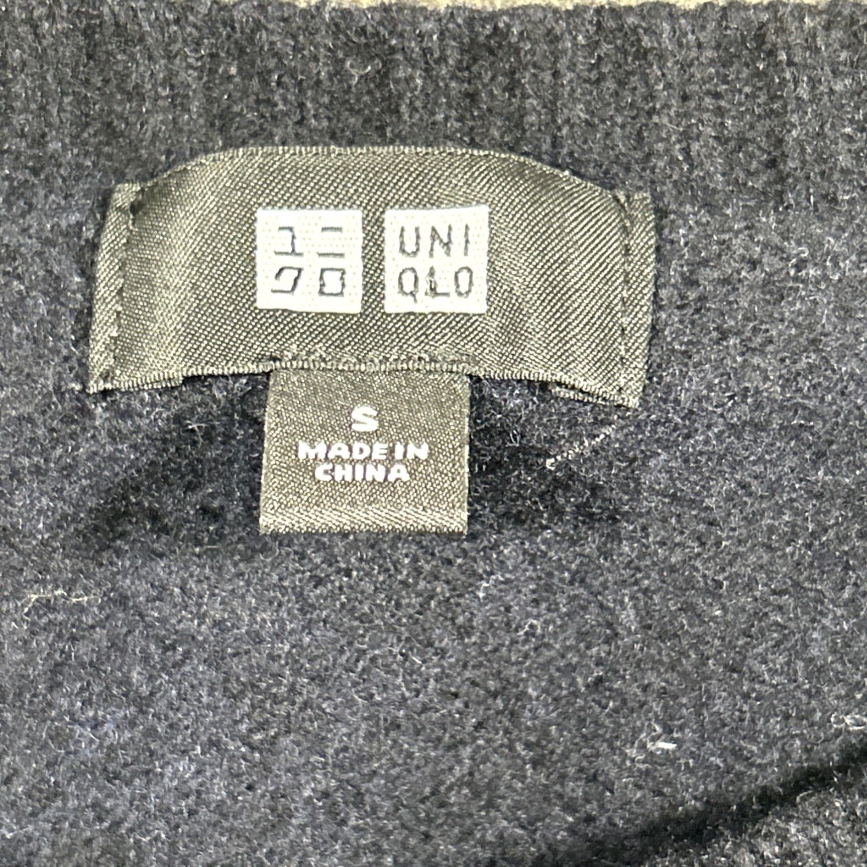 Uniqlo Uniqlo Sweater Womens Size Small Black 100% Wool Lightweight Crew Neck Size S / US 4 / IT 40 - 3 Thumbnail