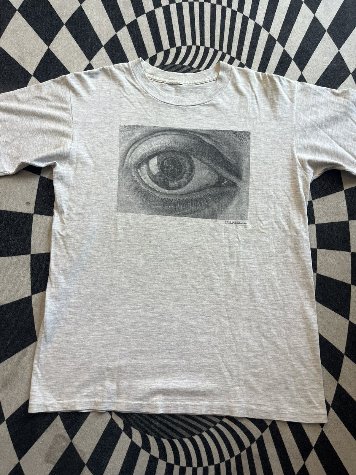 Arts & Science Vintage M.C. ESCHER HEIRS “ Eye “ 90’s Art collection Tshirt Size US L / EU 52-54 / 3 - 3 Thumbnail