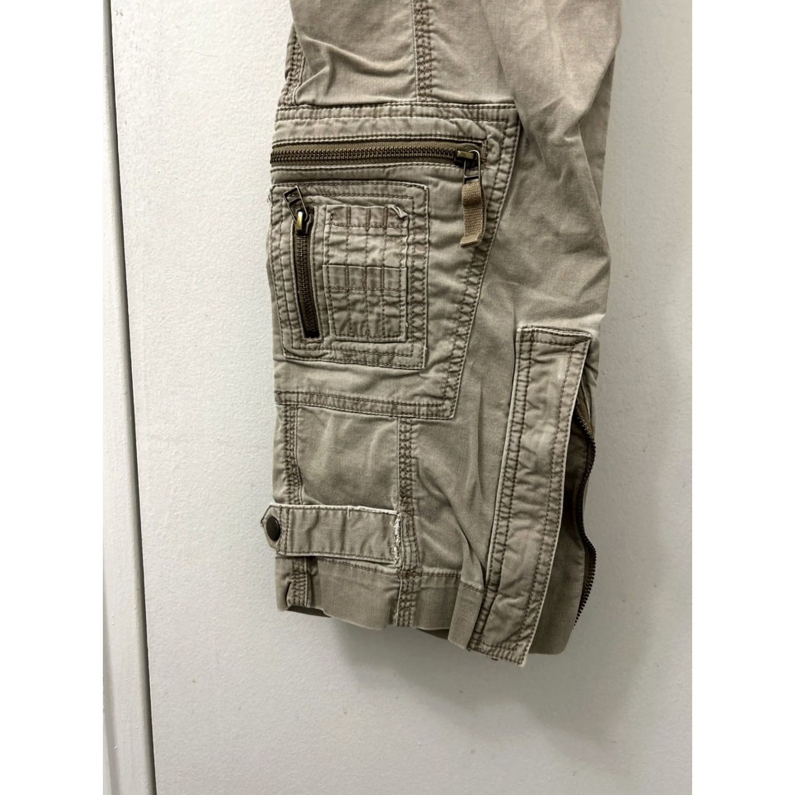 Eddie Bauer Eddie Bauer Cargo Pants Womens 18 Tan Zip Pockets Tapered Ankle Cuff 40x30 Cotton Blend Beige Regular My Pants Mens Women Girls? Size 40" / US 18 - 5 Thumbnail