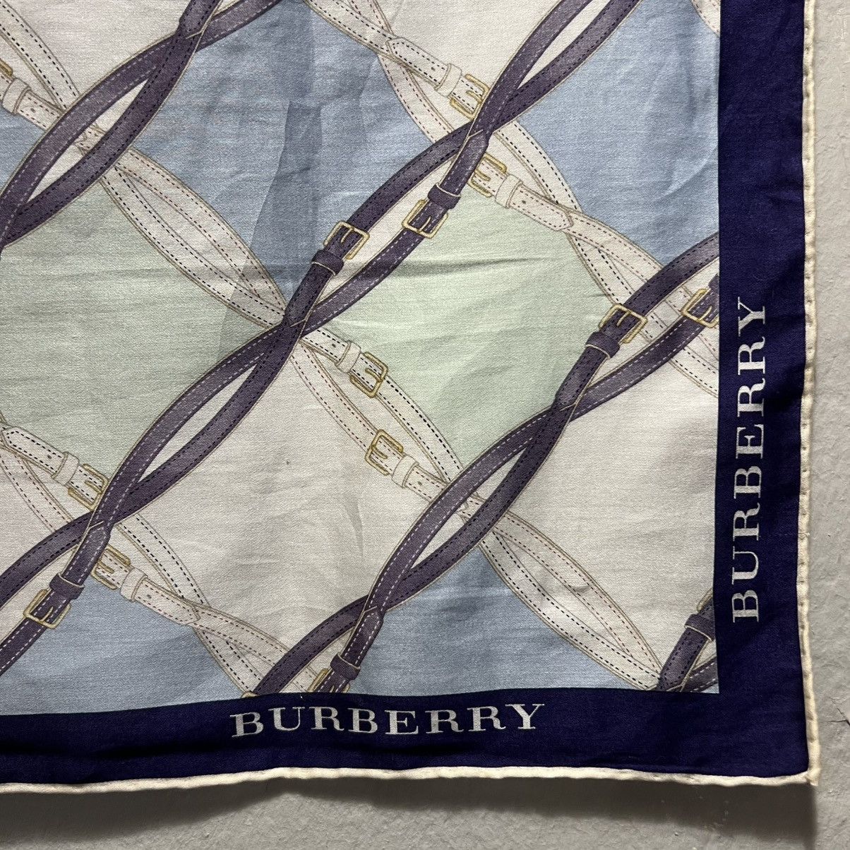 Burberry Burberry Scarf Vintage Print Size ONE SIZE - 2 Thumbnail