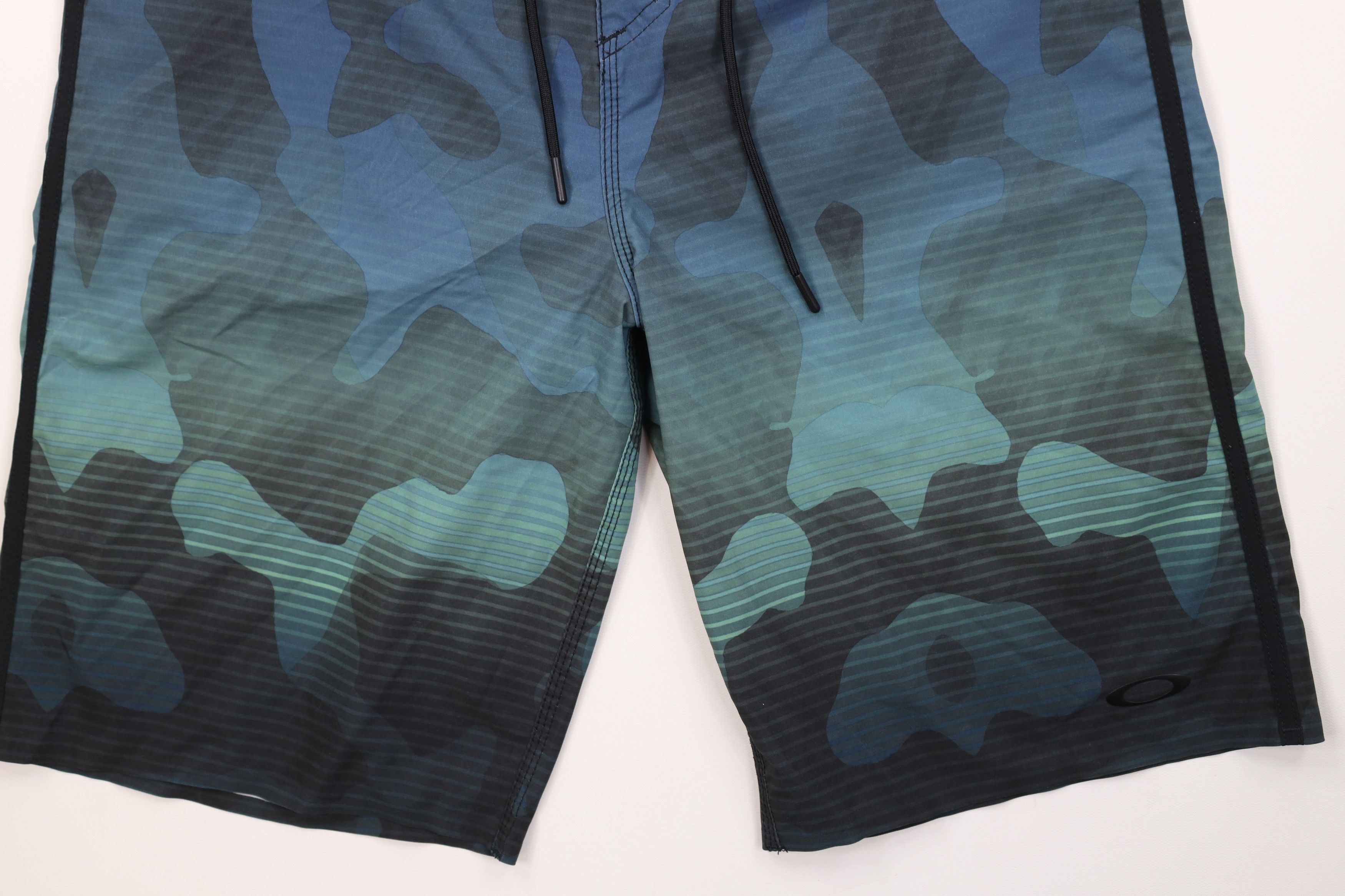 Oakley Vintage Y2K Oakley Camouflage Board Shorts Swim Trunks Size US 33 - 4 Thumbnail