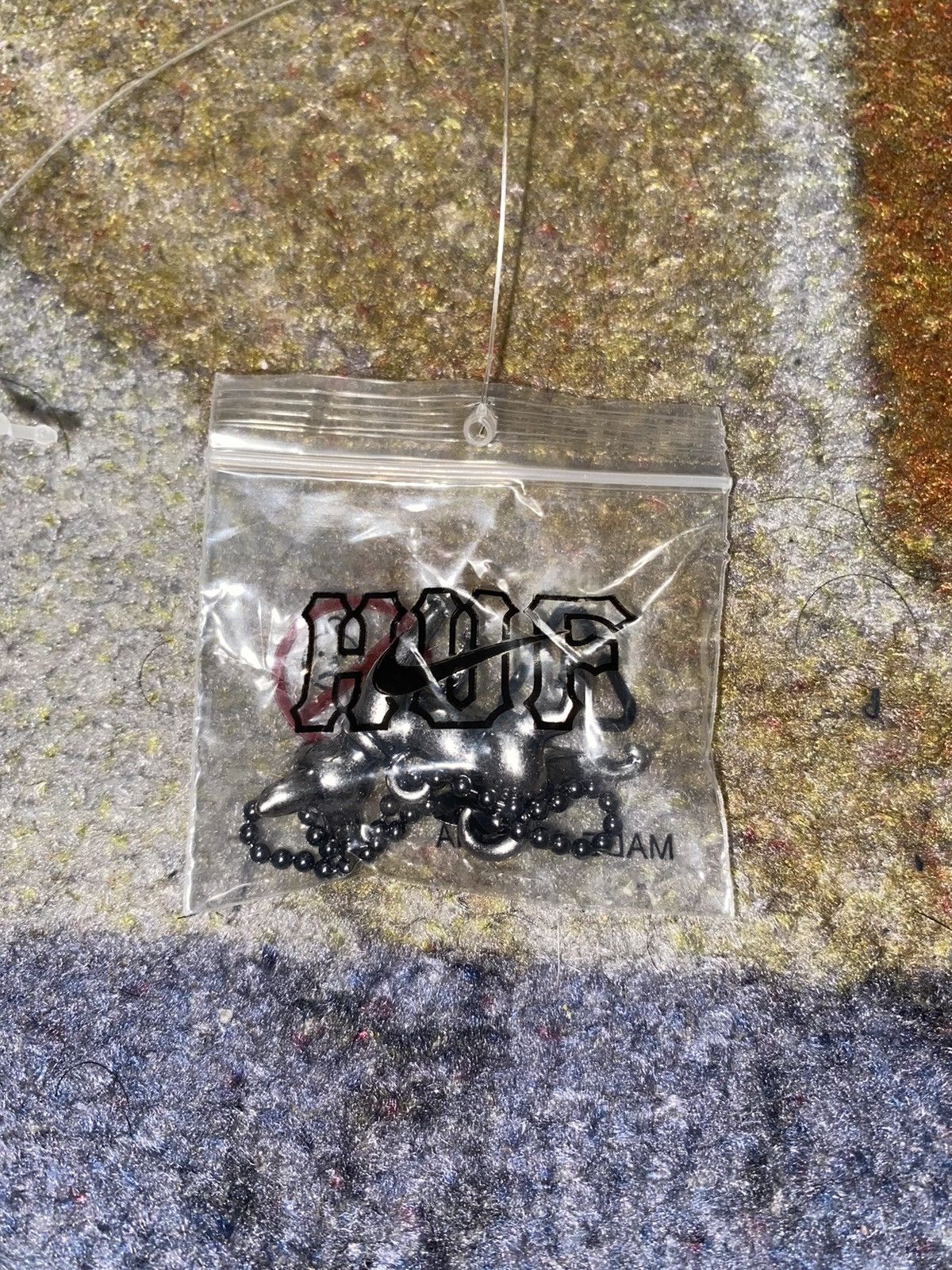 Huf × Nike Nike x HUF Dog Silver Keychain Size ONE SIZE - 3 Thumbnail