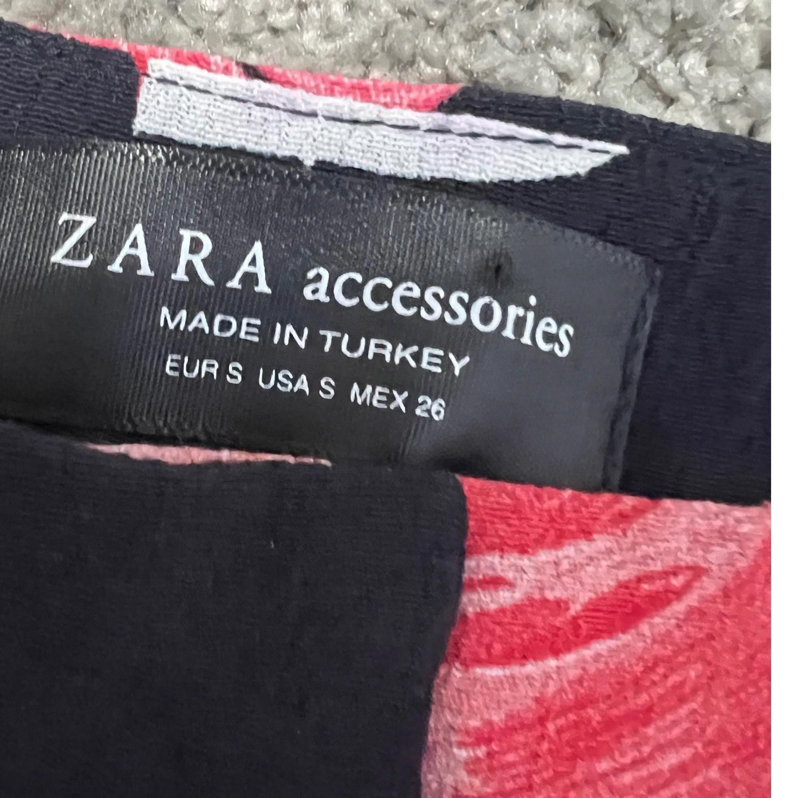 Zara Zara Floral Print Ruffle Hem Shorts Black Pink White Size S Size 28" / US 6 / IT 42 - 4 Thumbnail
