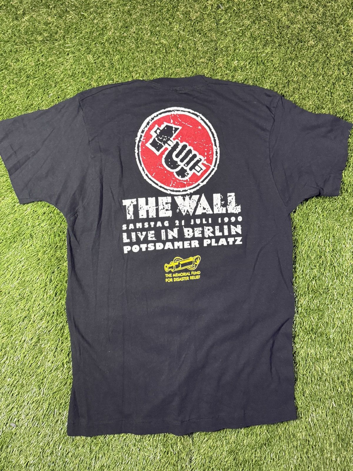 Band Tees Vintage 90s Pink Floyd Live Fall of Berlin Concert Tour Tee Size US XL / EU 56 / 4 - 2 Thumbnail