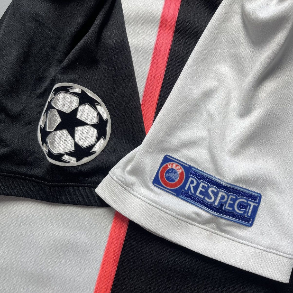 Vintage JUVENTUS ADIDAS 2019/2020 FOOTBALL HOME JERSEY #11 COSTA Size US L / EU 52-54 / 3 - 9 Thumbnail