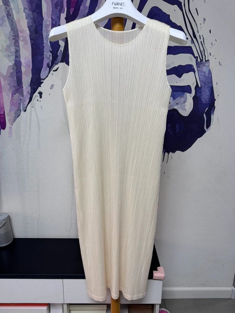 Issey Miyake Issey Miyake size:3 Beige pleated sleeveless dress Size S / US 4 / IT 40 - 1 Thumbnail