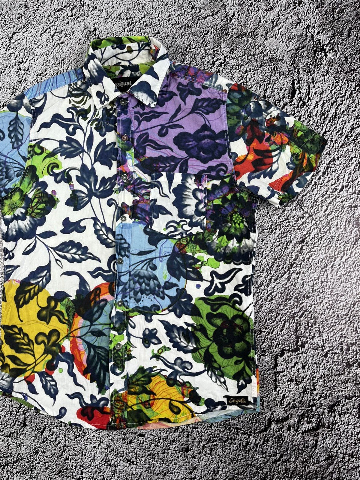 Vintage Vintage Y2K Desigual all over abstract shirt streetwear M Size US M / EU 48-50 / 2 - 3 Thumbnail