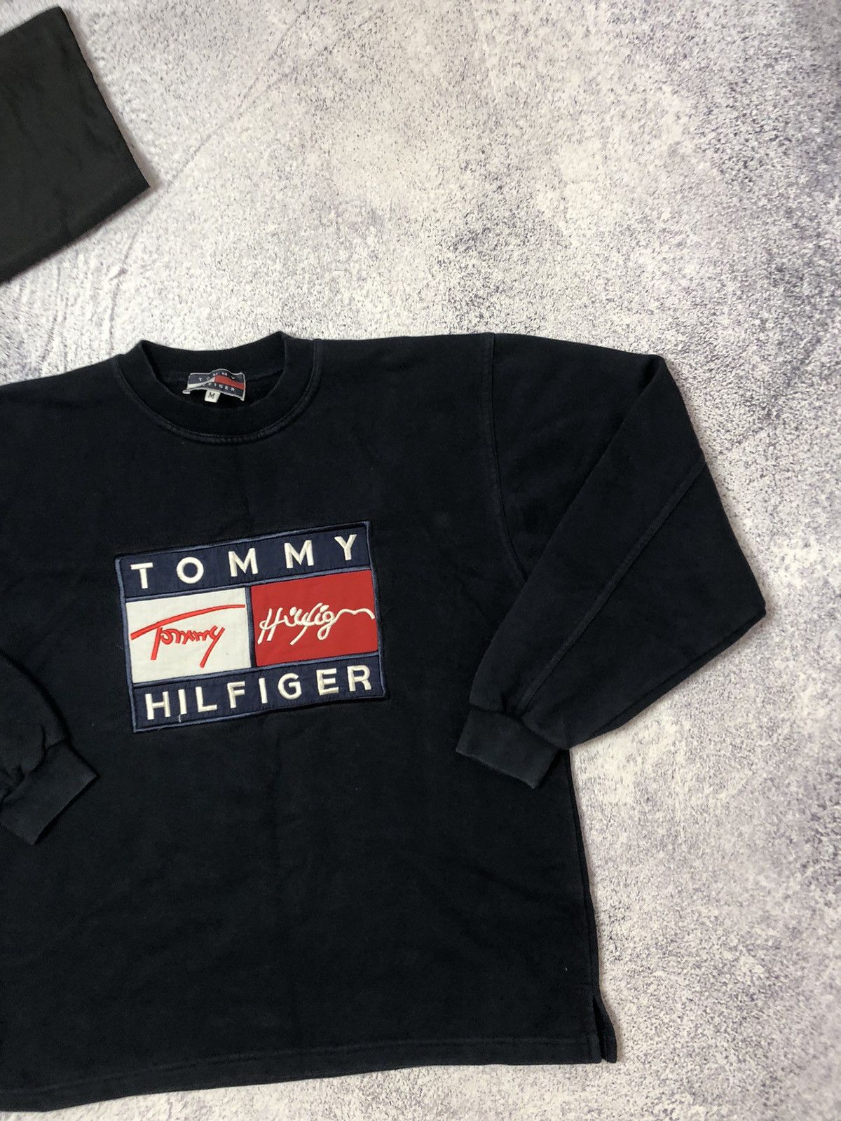 Tommy Hilfiger × Vintage Men’s sweater Tommy Hilfiger size M big logo y2k street Size US M / EU 48-50 / 2 - 2 Thumbnail