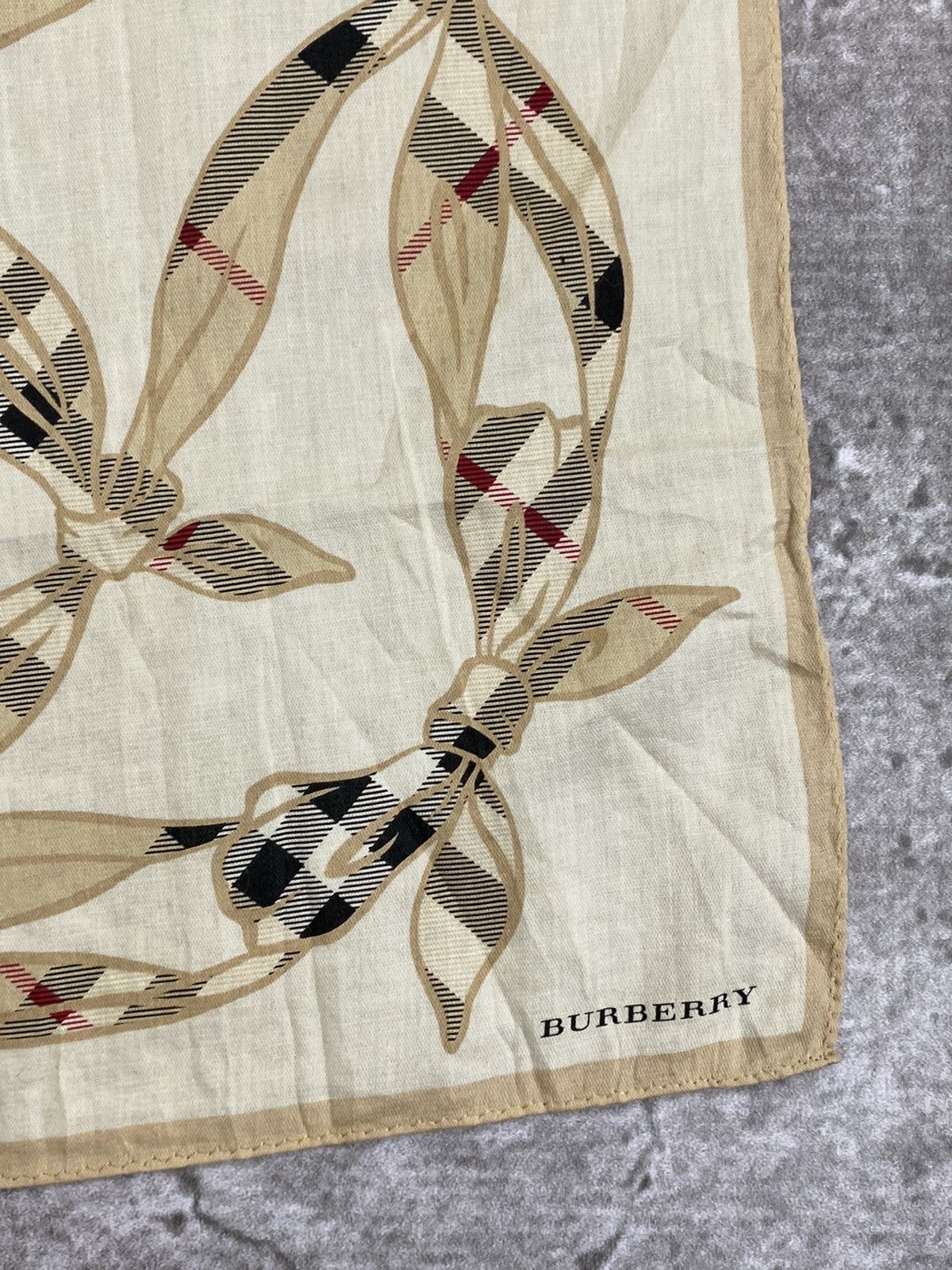Burberry Burberry Handkerchief / Bandana / Neckerchief Size ONE SIZE - 7 Thumbnail