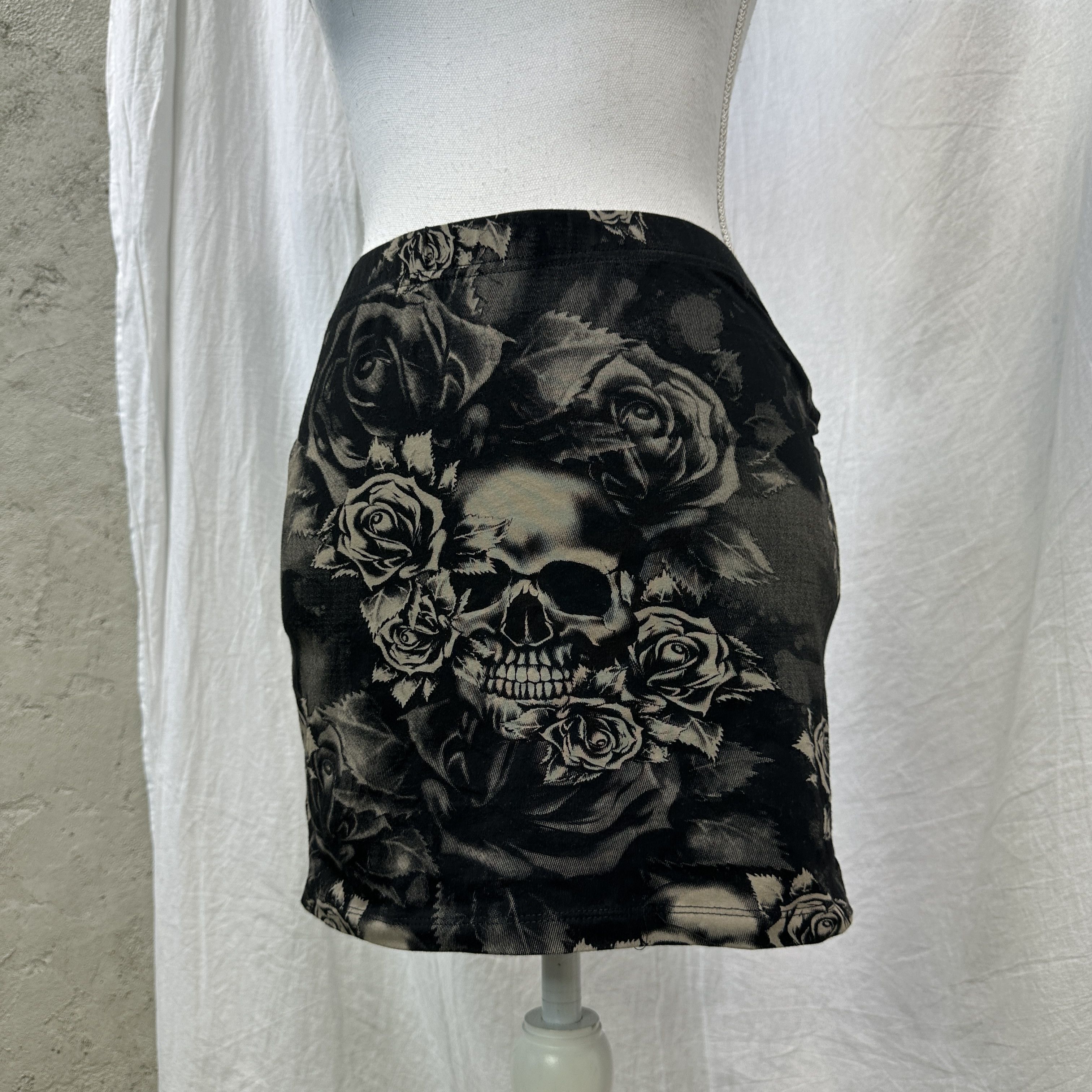 Vintage Vintage Avant Garde Opium Skull Print Skirt/Top Tube Y2K Size 28" / US 6 / IT 42 - 3 Thumbnail