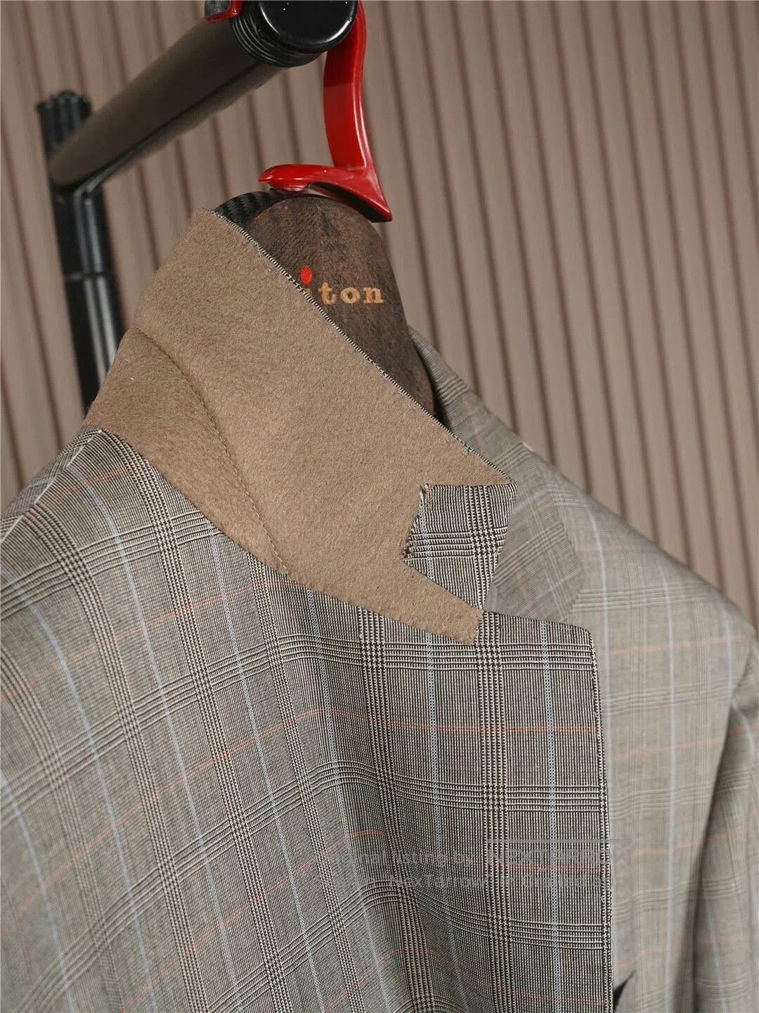 Kiton Kiton Cashmere Suit Jacket for Sale. Size US M / EU 48-50 / 2 - 5 Thumbnail