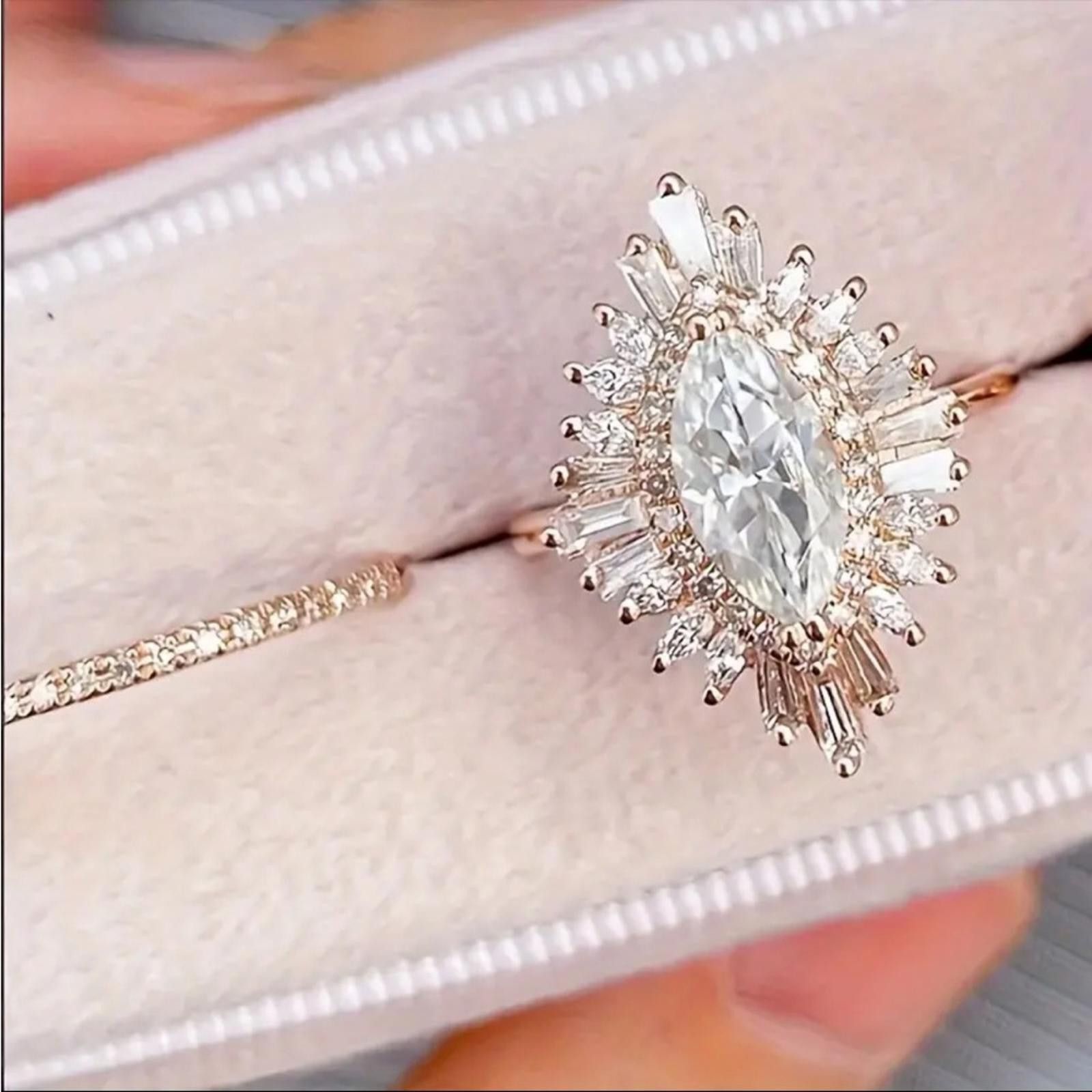 Designer Crystal Ring Set Size 8 NWT Size ONE SIZE - 7 Thumbnail
