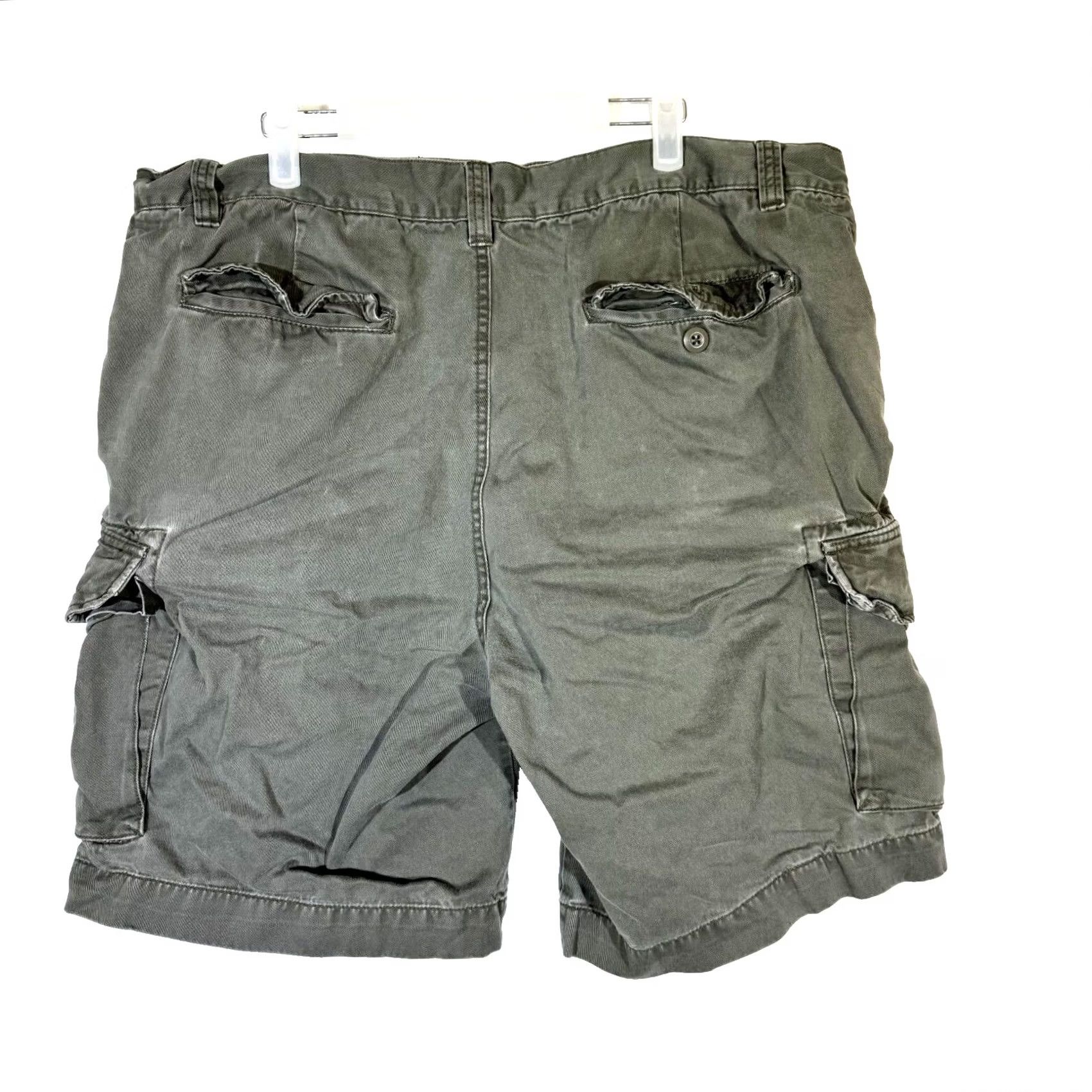 Vintage Bass Cargo Shorts Men’s 40 Green Cotton Utility Multi-Pocket High-Rise Zip Fly Size US 40 / EU 56 - 2 Thumbnail
