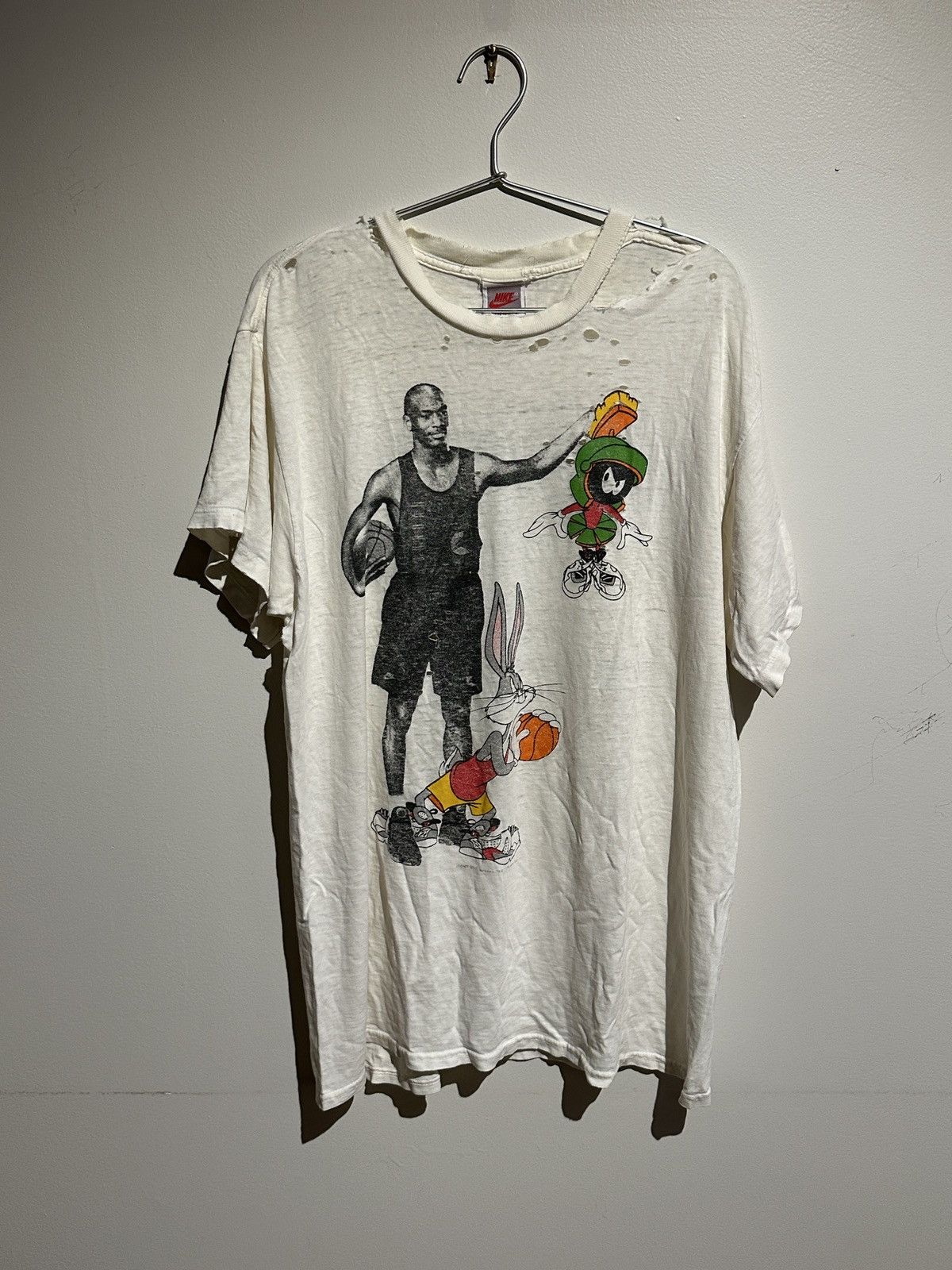 Image of Jordan Nike 1993 Space Jam Nike Jordan Looney Tunes Tee in White, Men's (Size Large)