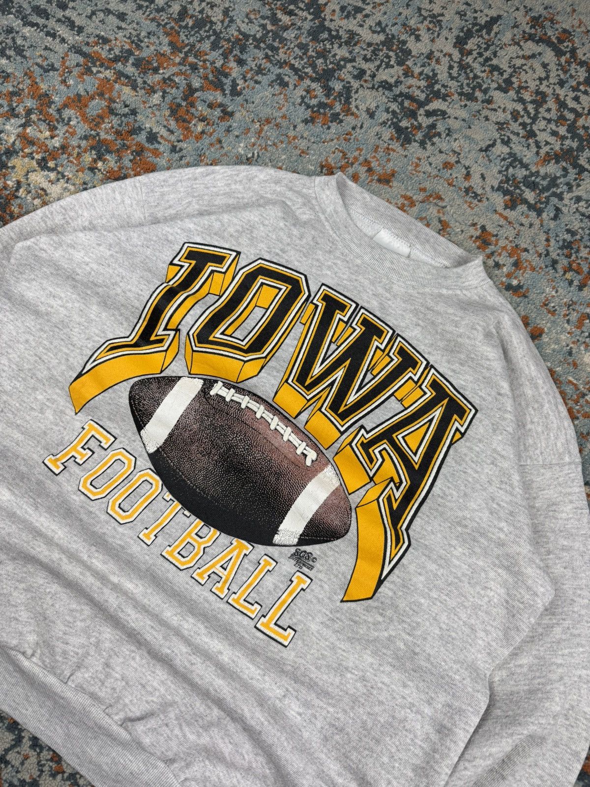 Vintage Vintage 90s Iowa football made in USA graphic sweatshirt Size US XL / EU 56 / 4 - 3 Thumbnail