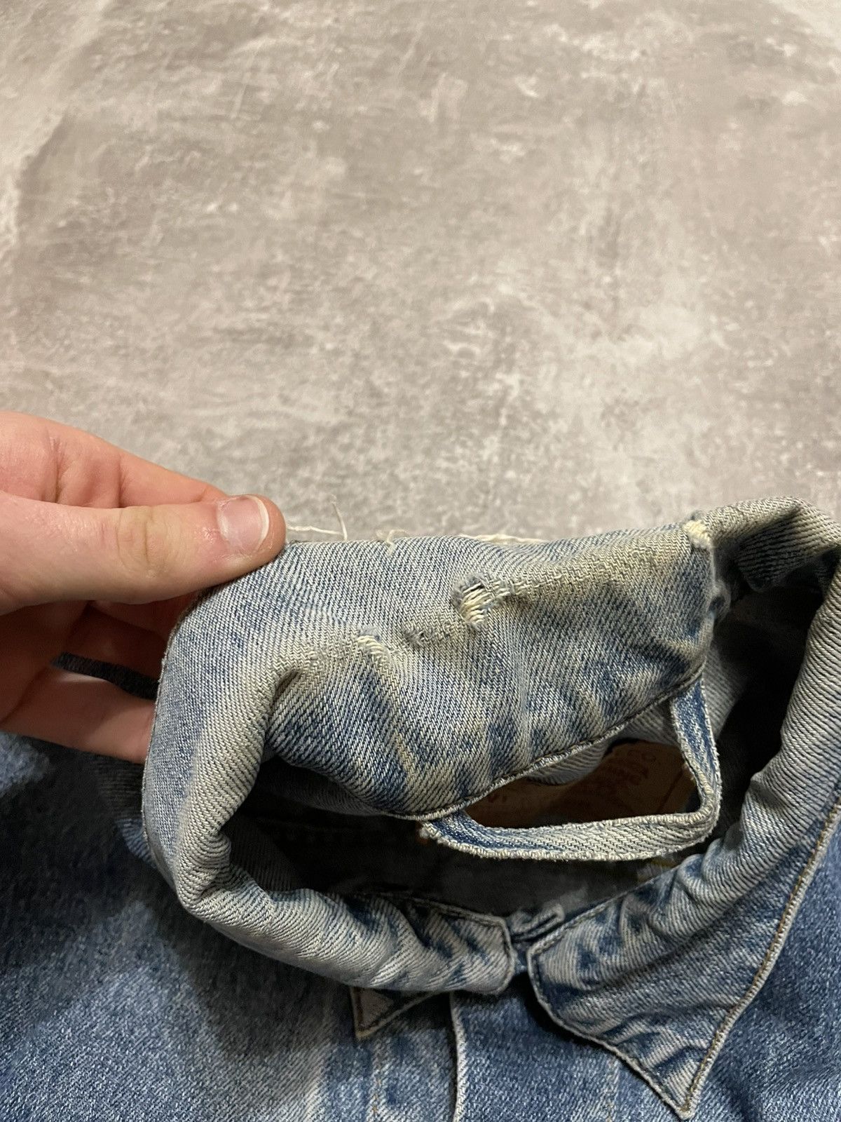 Levi's Vintage Levis Distressed Denim Jacket 90s Size L Men’s Size US L / EU 52-54 / 3 - 15 Thumbnail