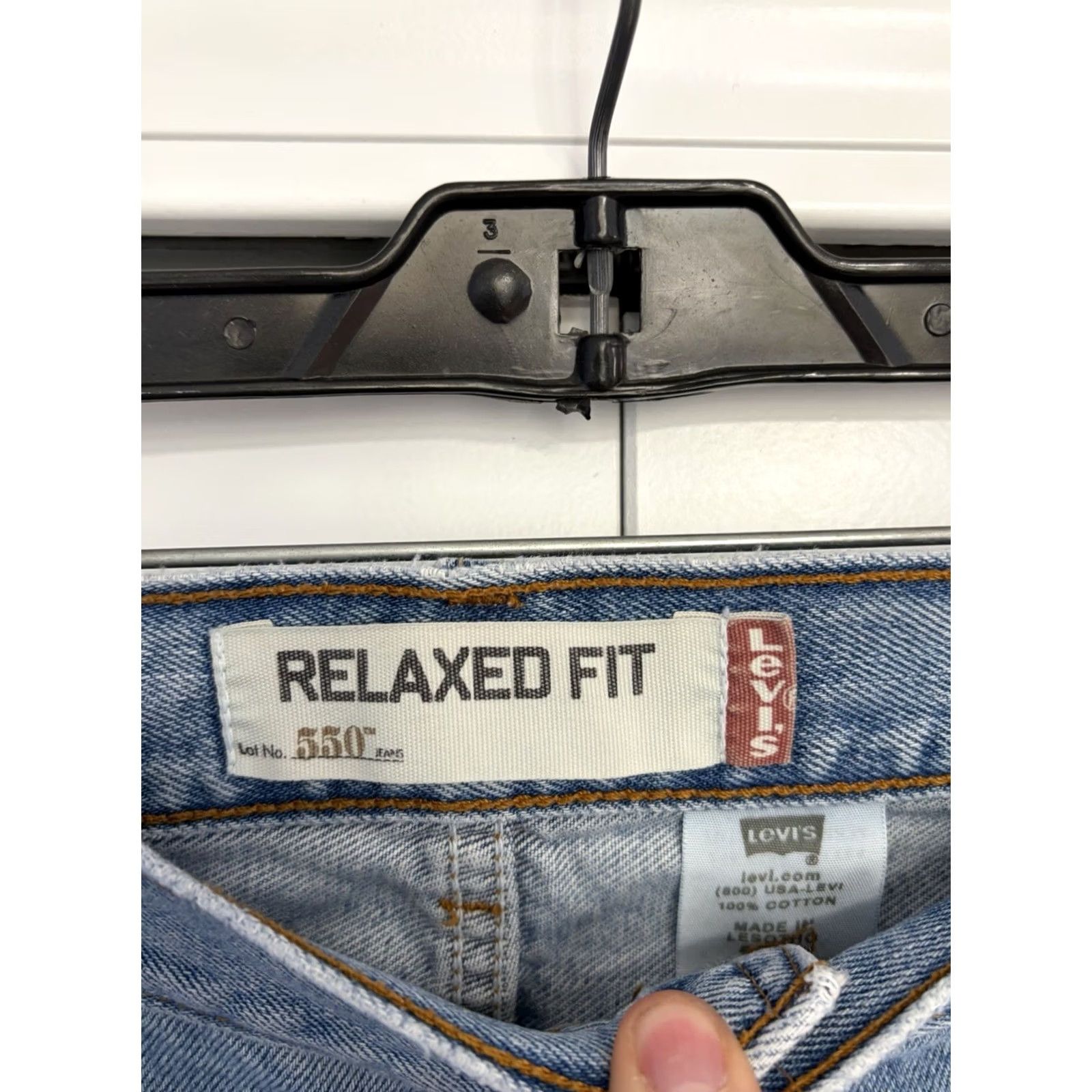 Levi's VINTAGE Levis 550 Jeans Mens Relaxed Fit Denim Blue 44x32 Regular Waist 44 Inseam 32 Zip 5-Pocket Jeans Mens Blue Denim Shirt? Size US 44 / EU 60 - 4 Thumbnail