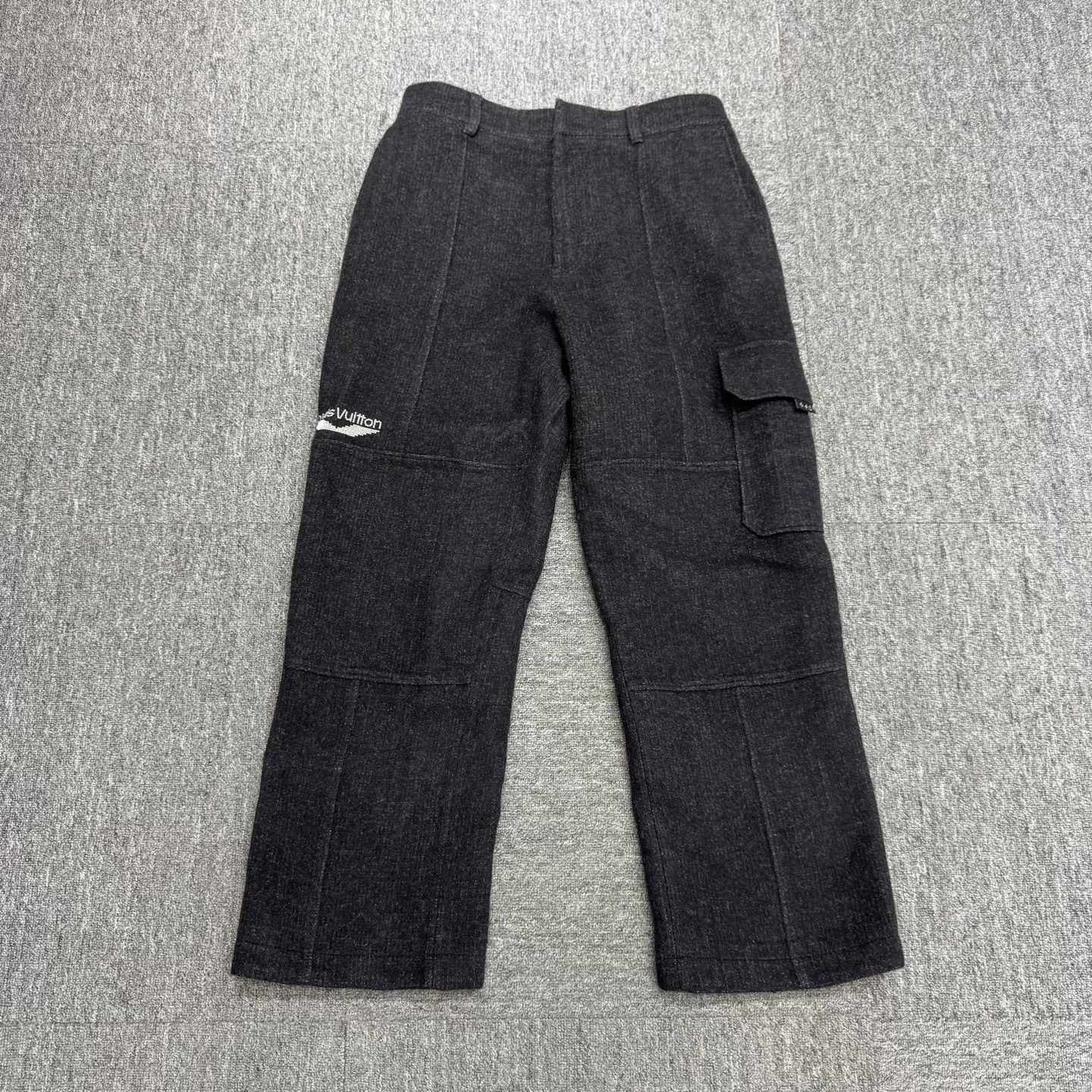 Louis Vuitton louis vuitton black cargo wool pants Size US 40 / EU 56 - 1 Thumbnail