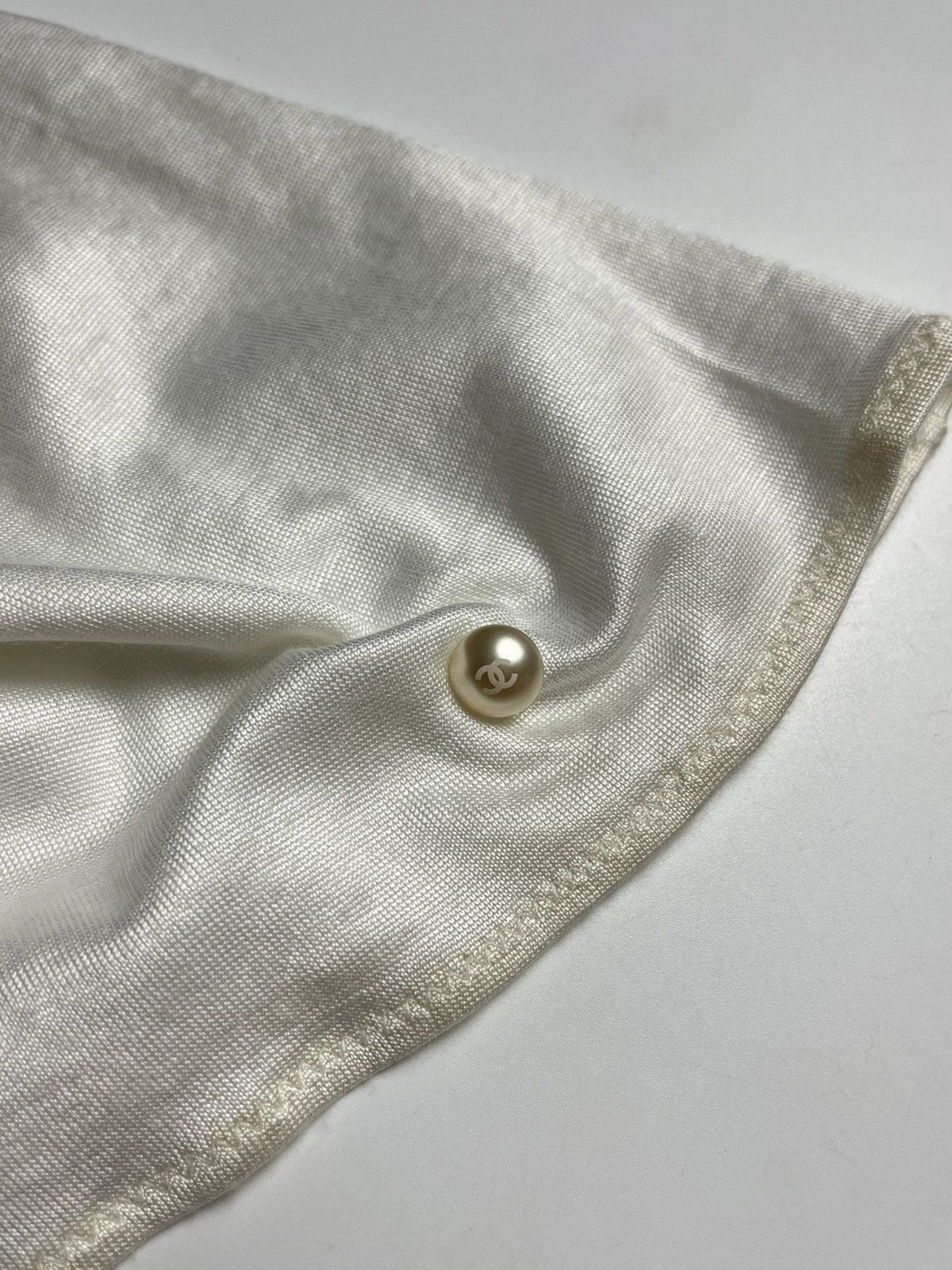 Chanel CHANEL 2016 Pearl Embellished Short Sleeve Top - Cream Size XXS / US 00 / IT 34 - 4 Thumbnail