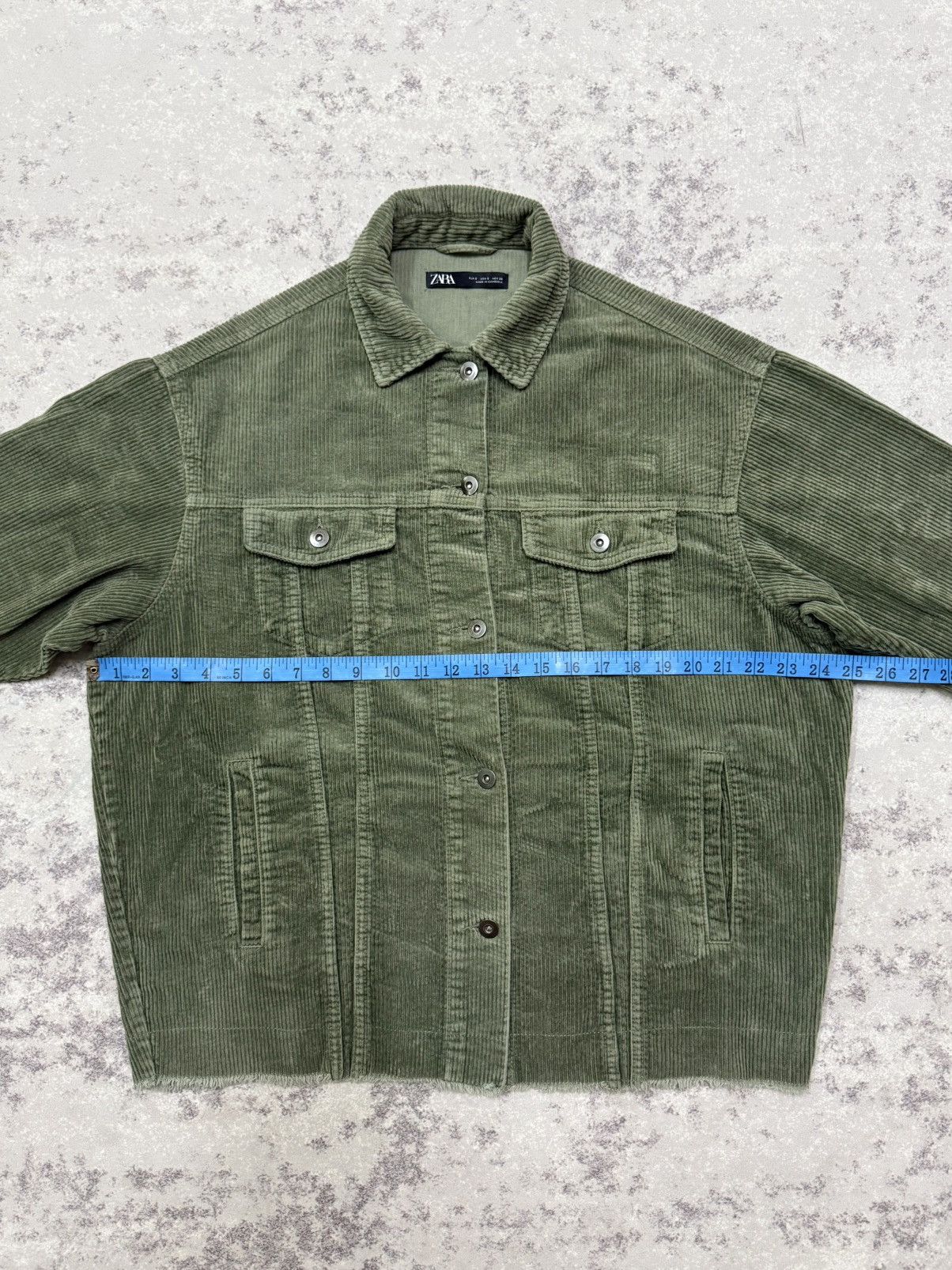 Zara Zara Oversized green corduroy button up shirt with a raw hem Size S / US 4 / IT 40 - 14 Thumbnail